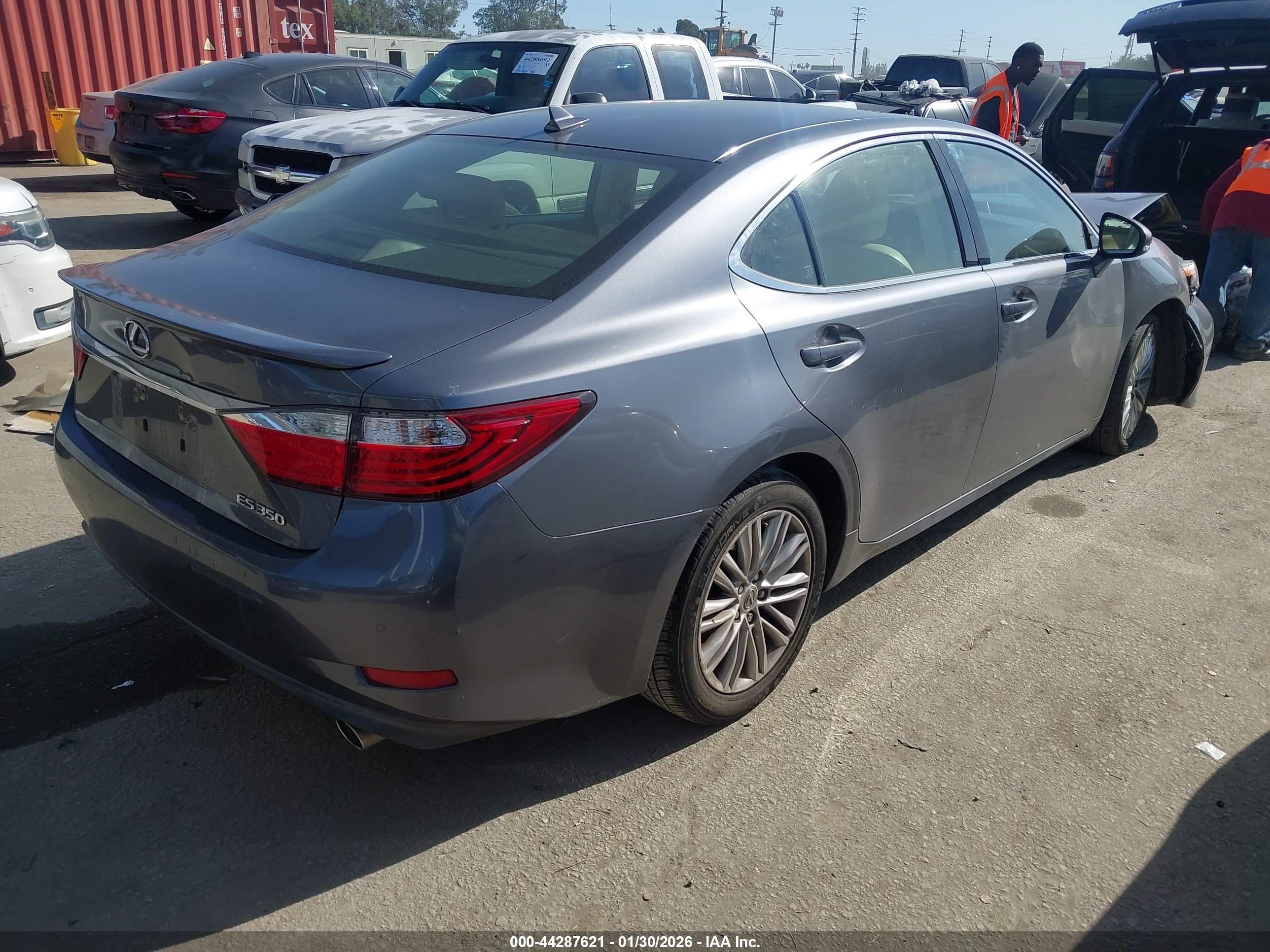 LEXUS ES image 4