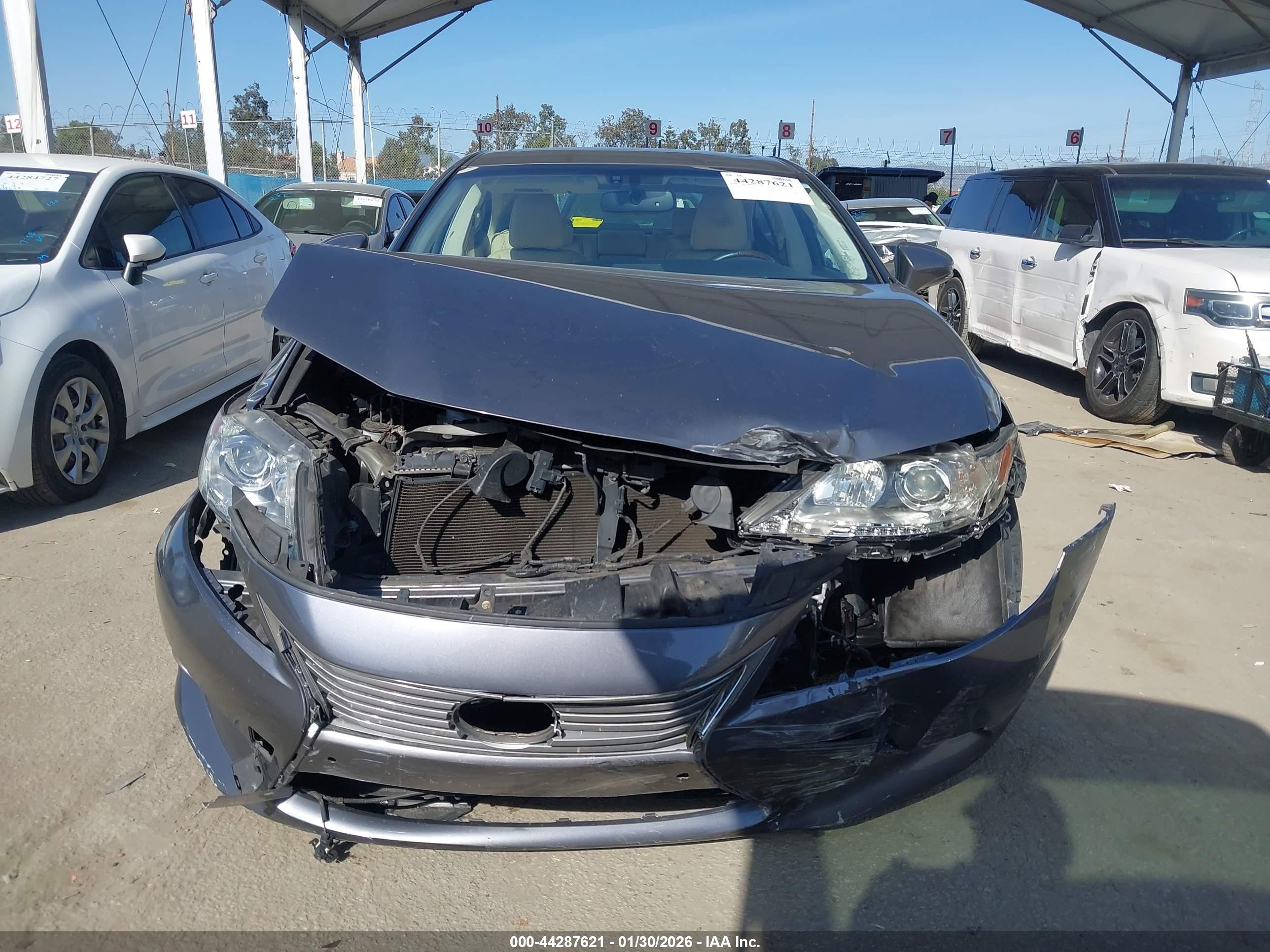 LEXUS ES image 6