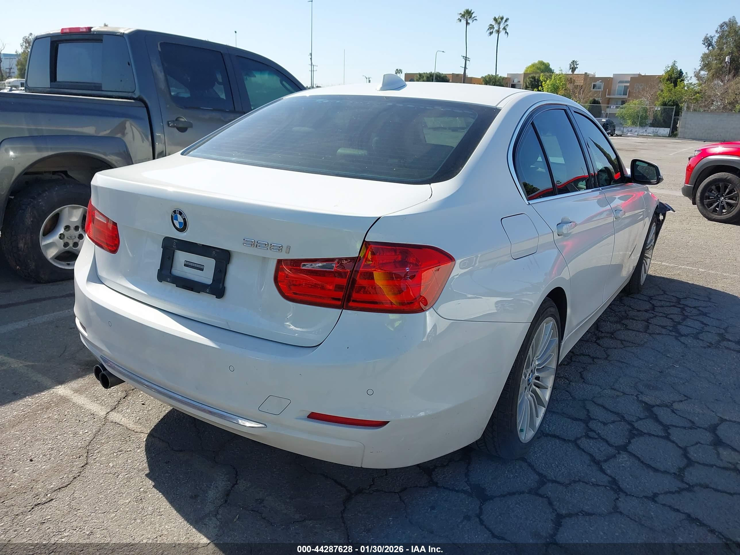 BMW 328I image 4