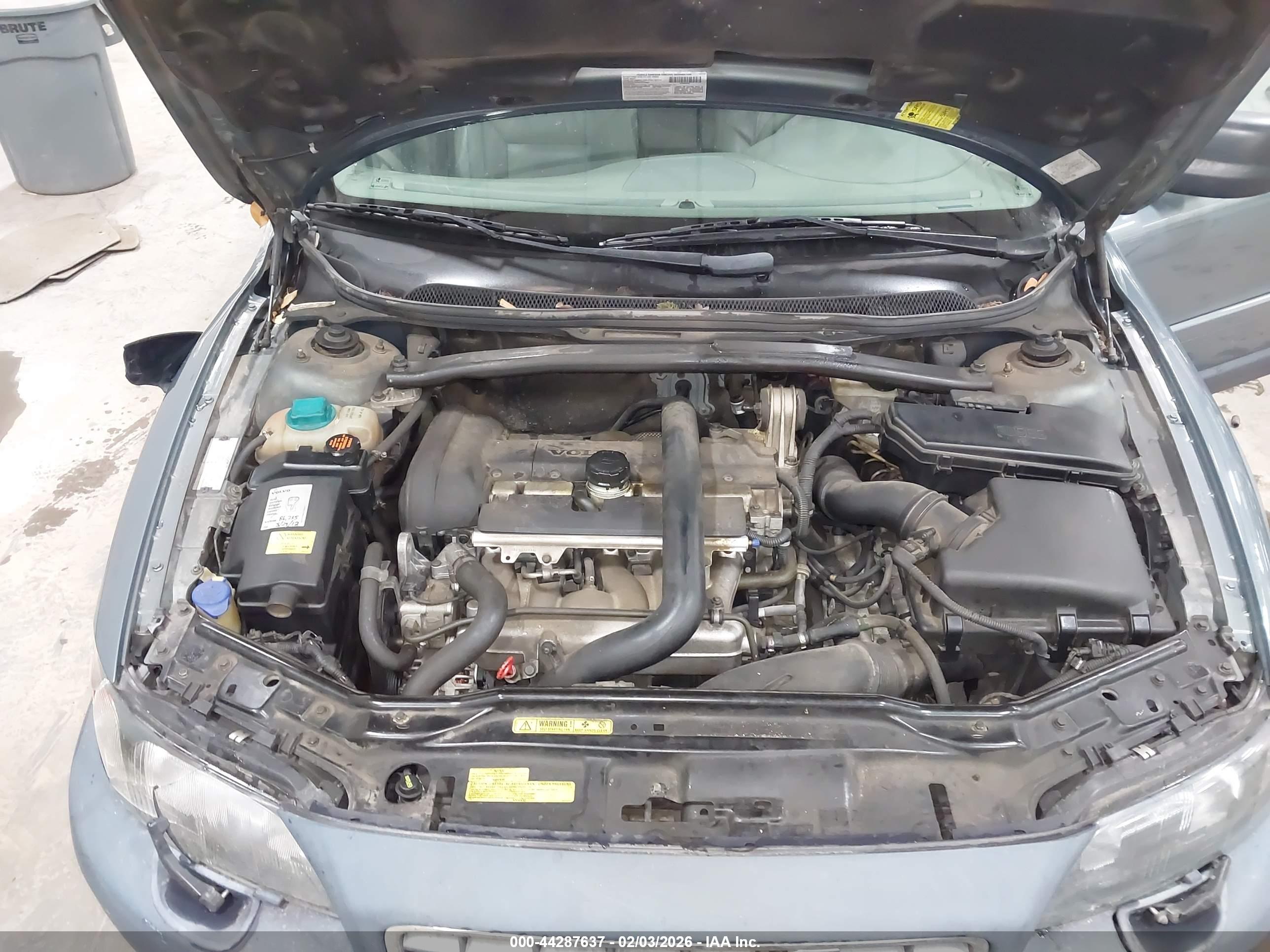 VOLVO V70 image 10
