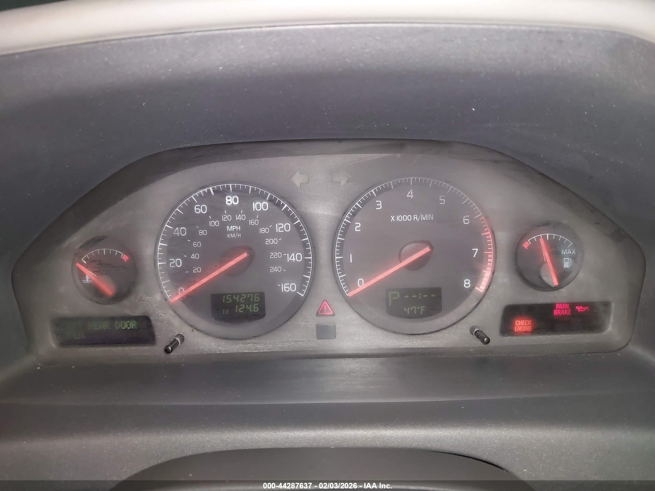 VOLVO V70 image 7