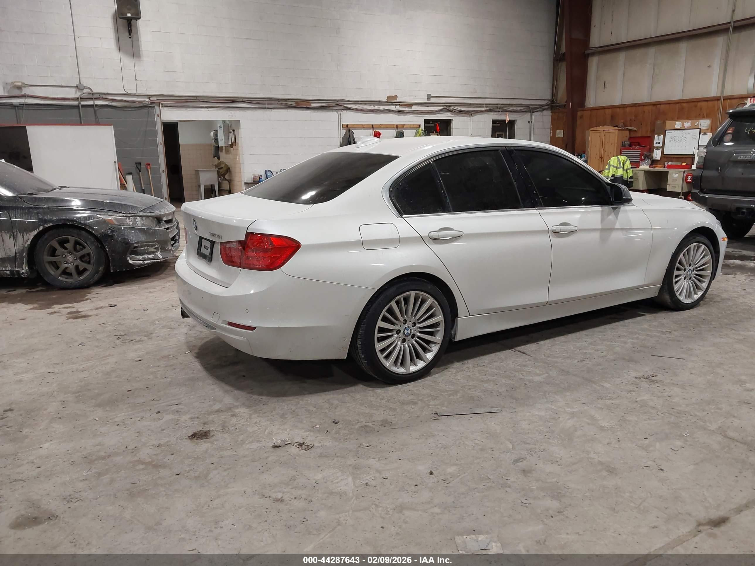 BMW 328I image 4