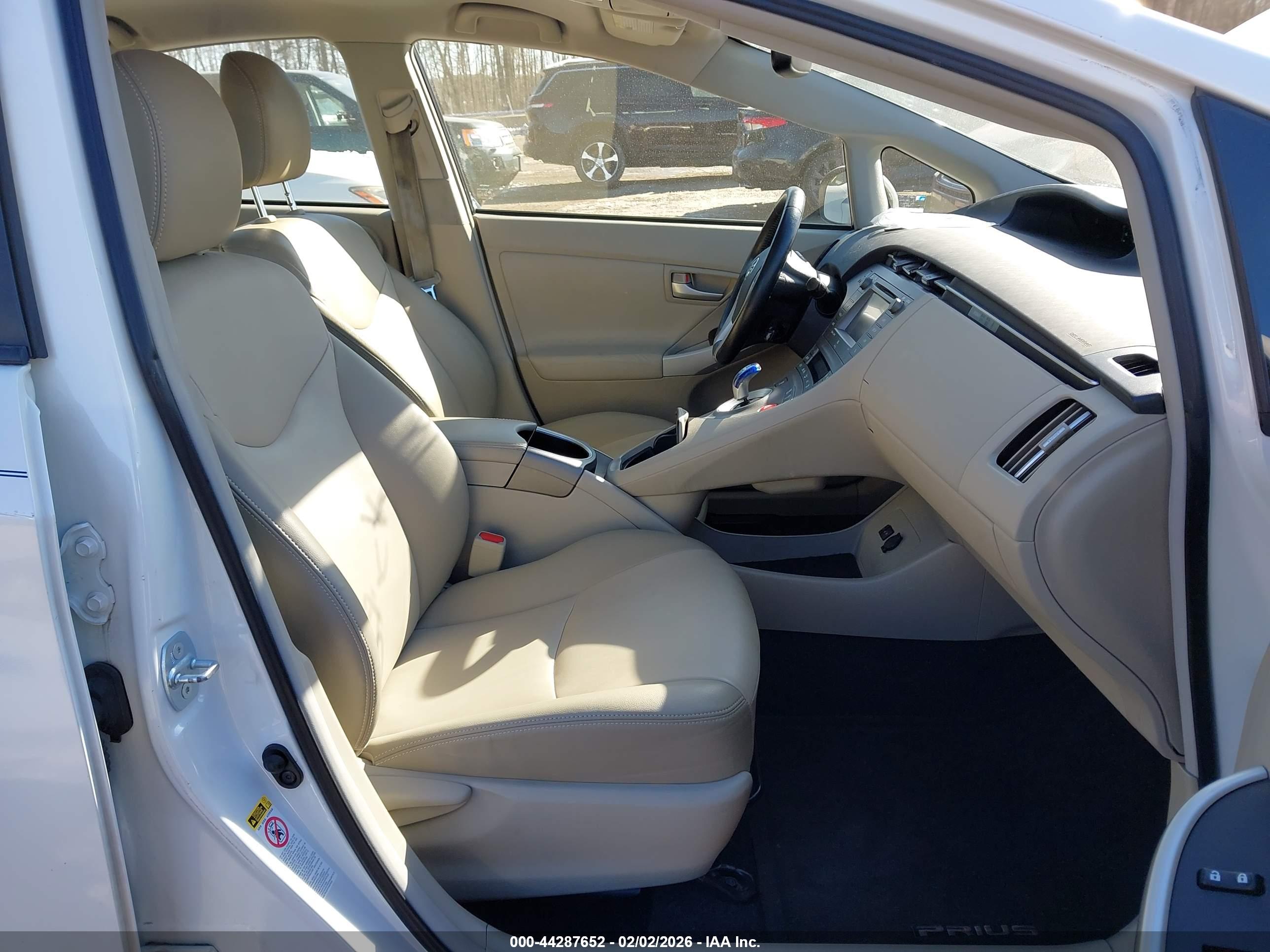 TOYOTA PRIUS image 5