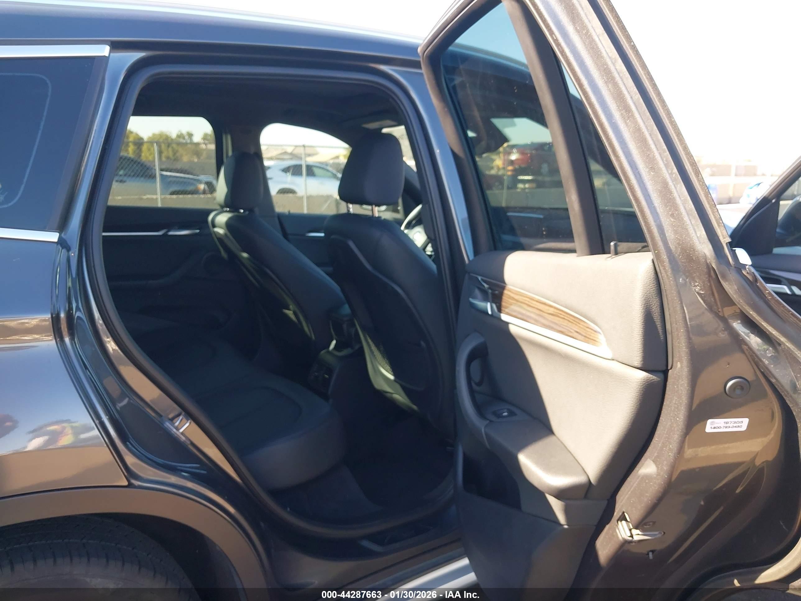BMW X1 image 8