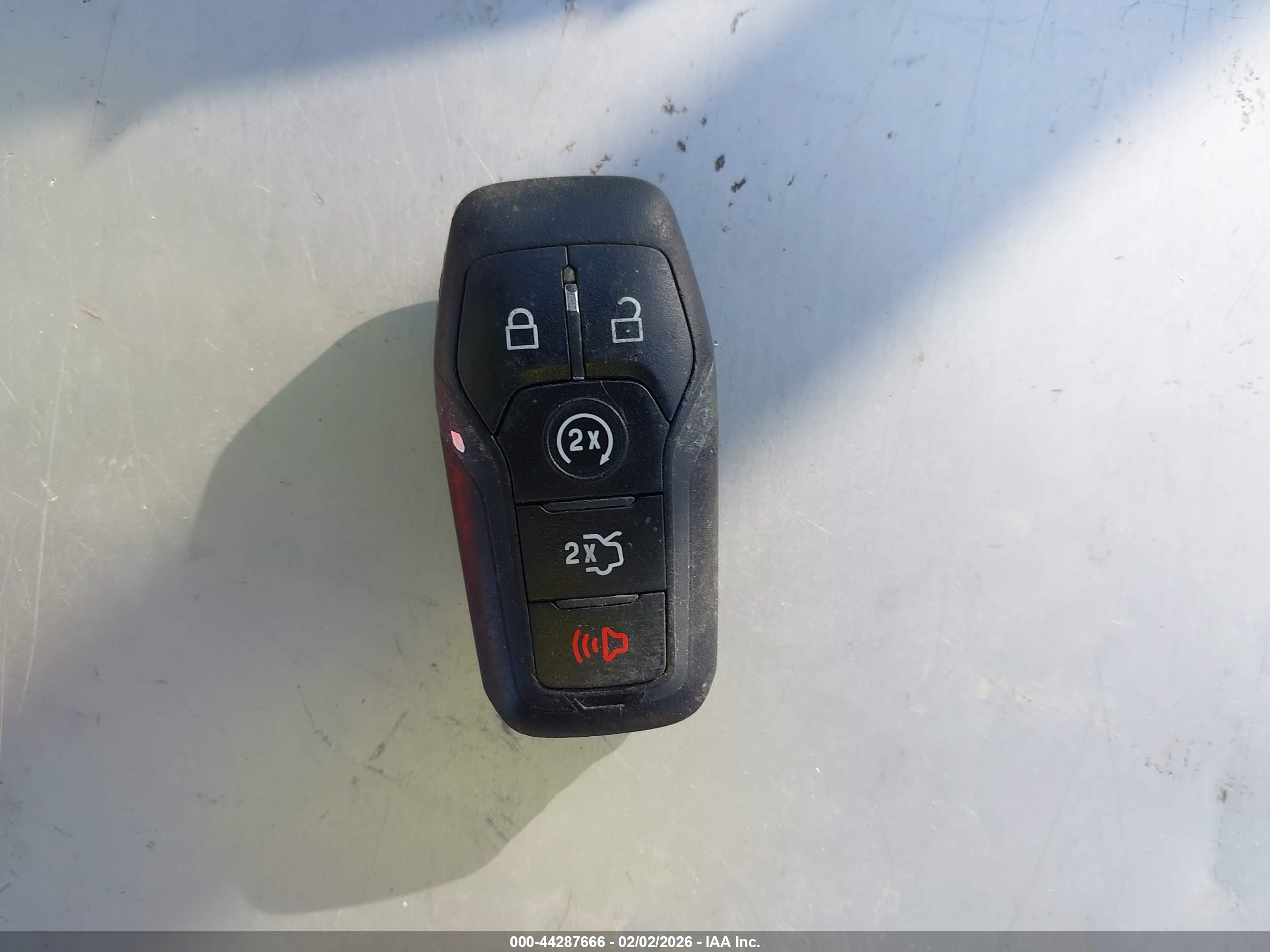 FORD FUSION image 11