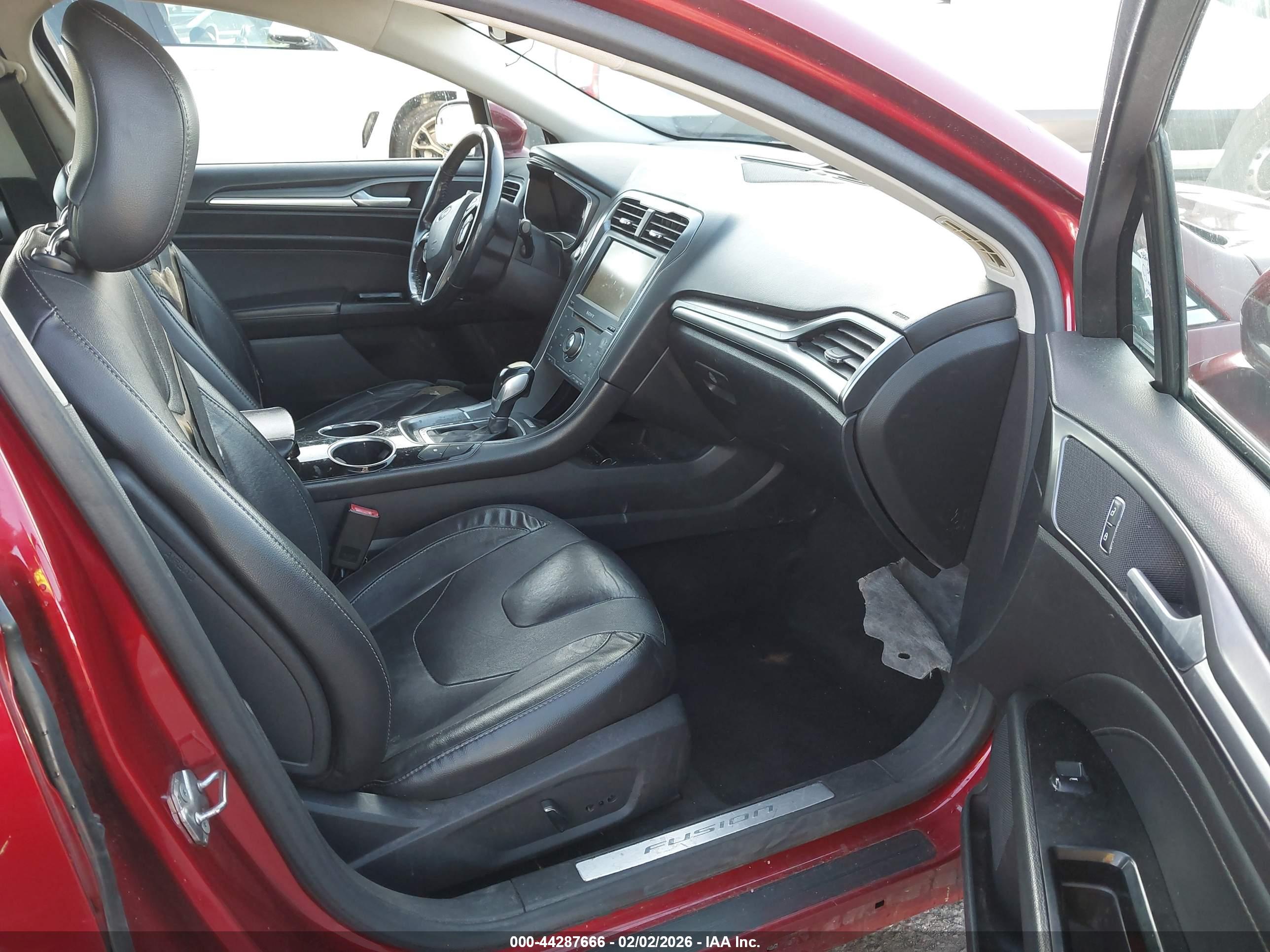 FORD FUSION image 5