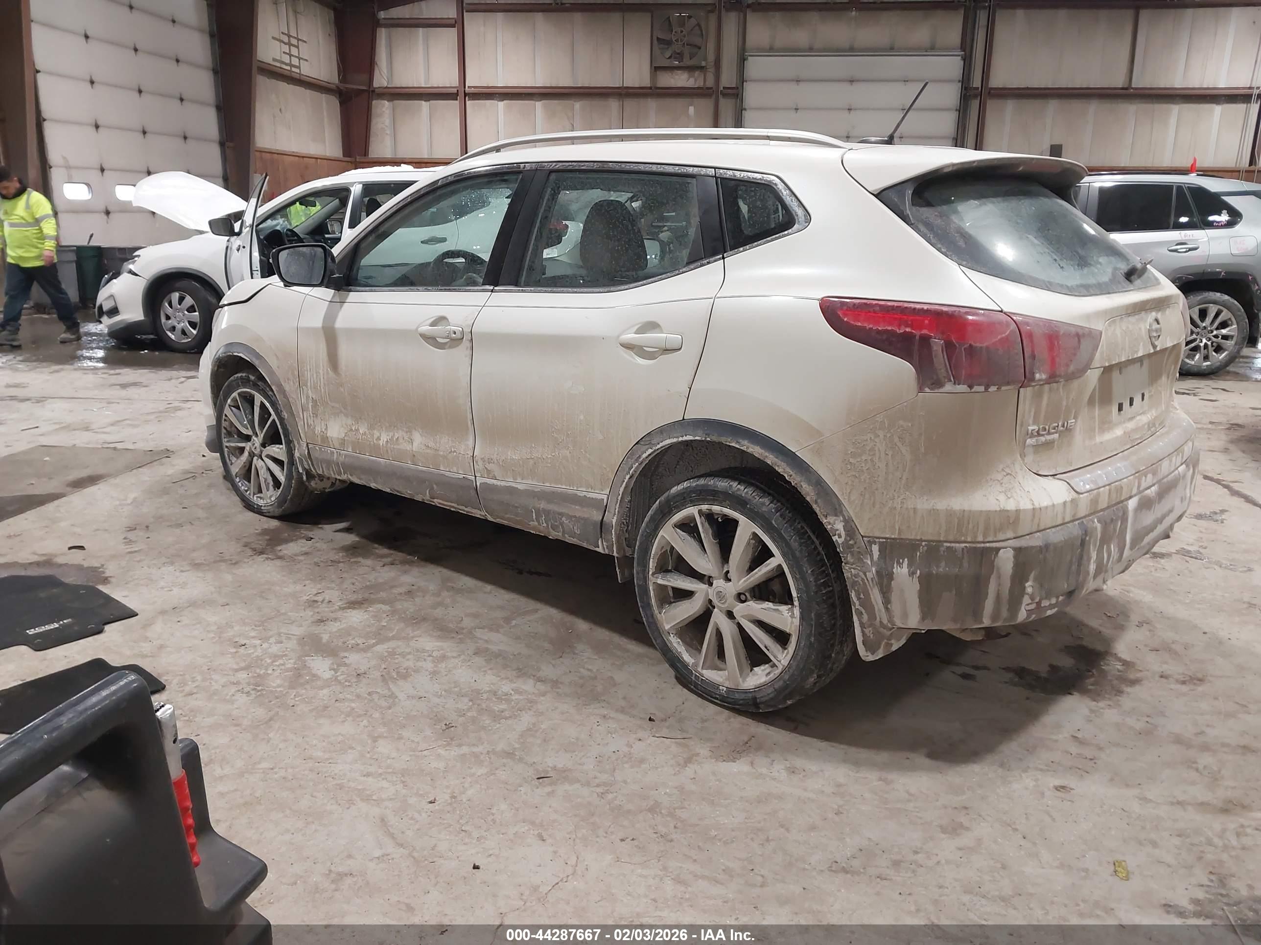NISSAN ROGUE image 3