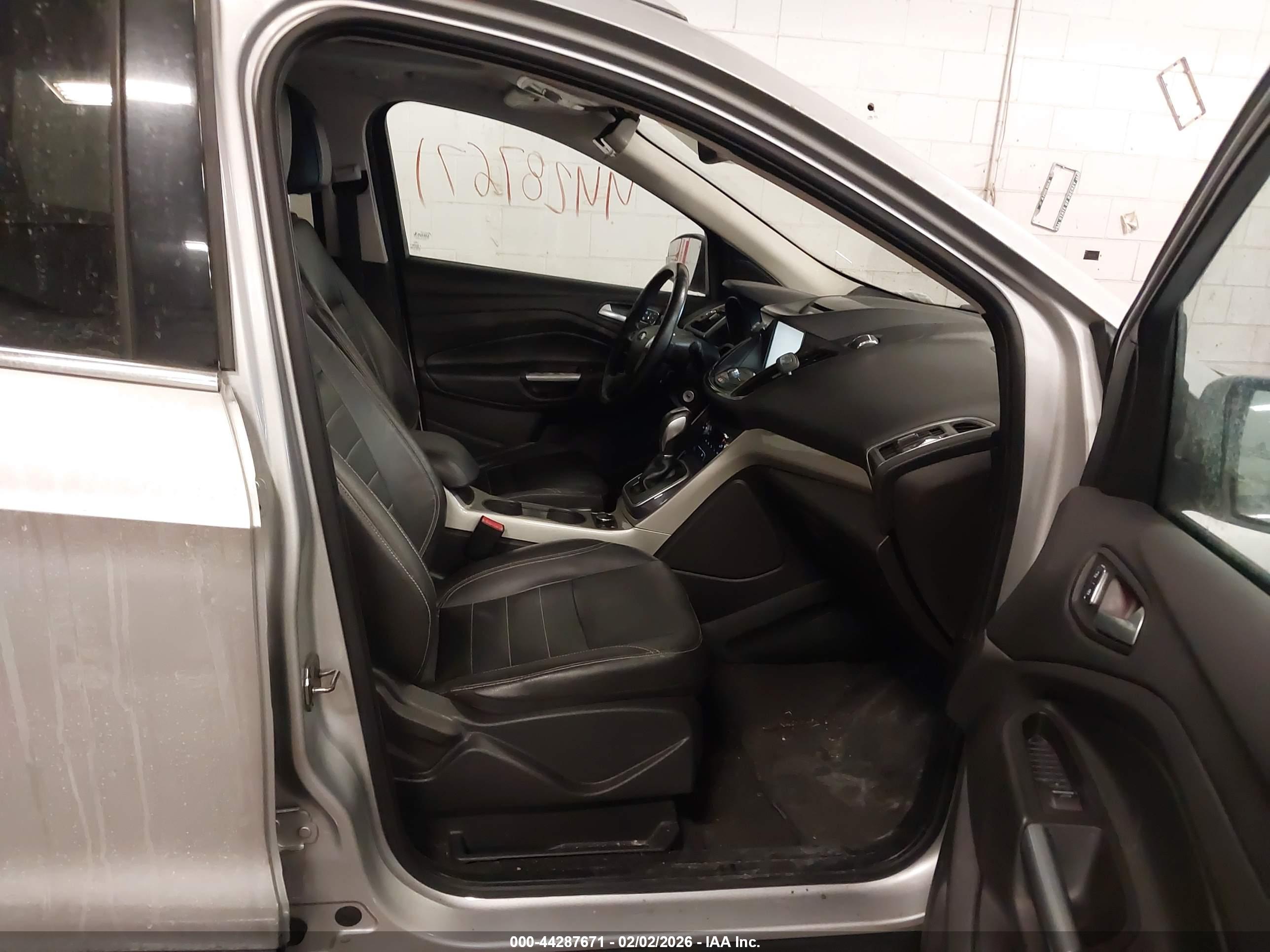 FORD ESCAPE image 5