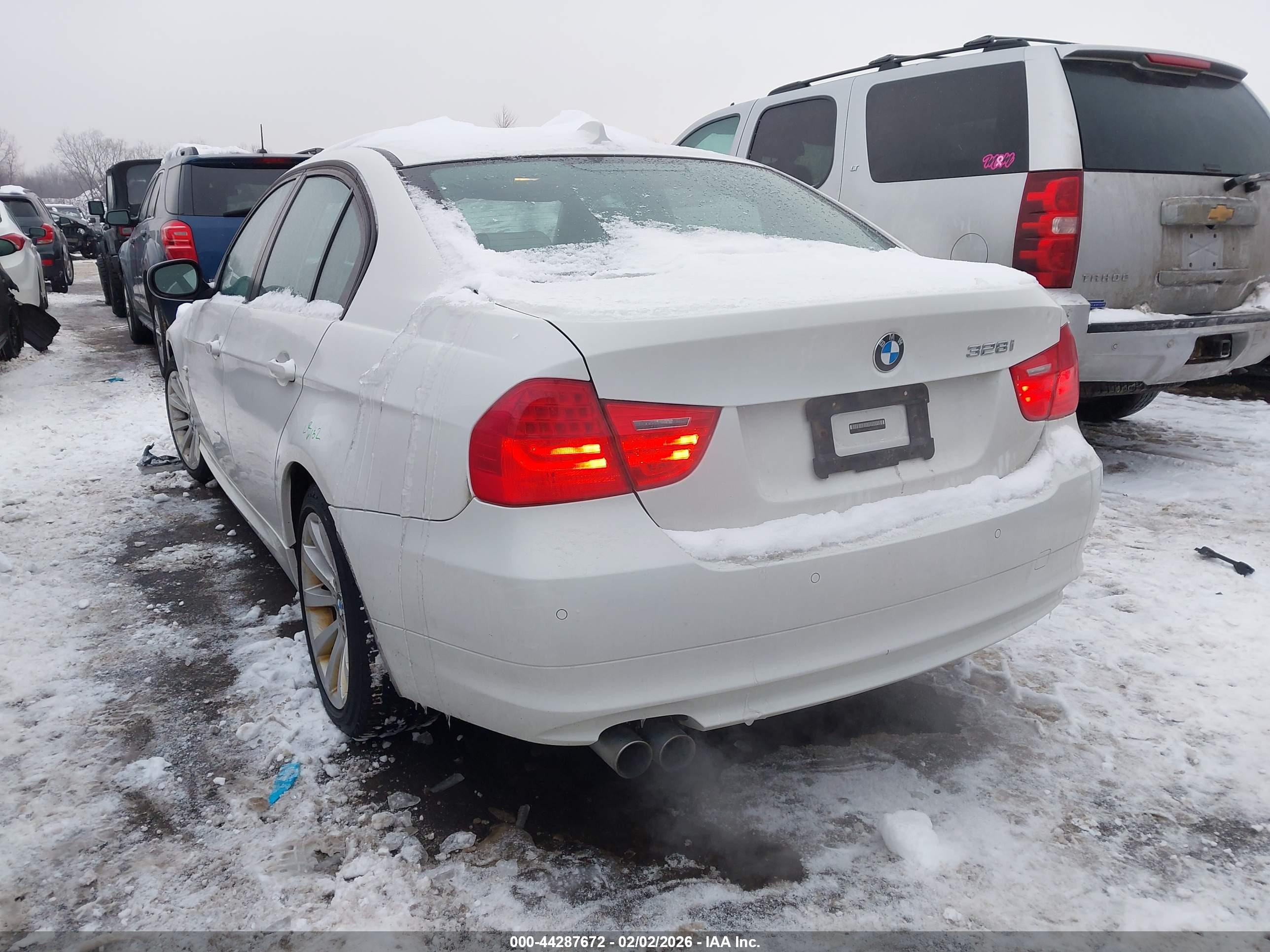 BMW 328I image 3