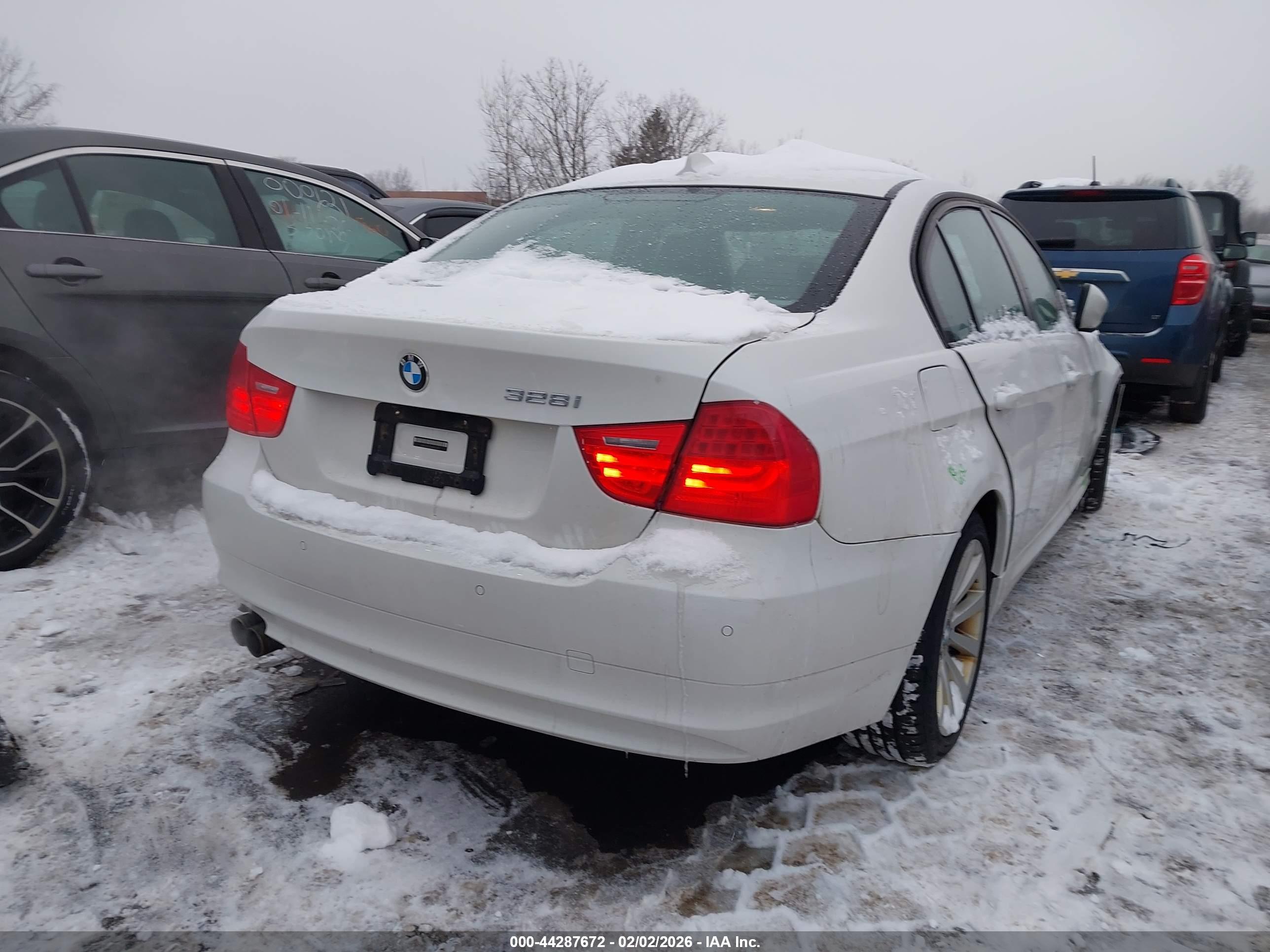 BMW 328I image 4
