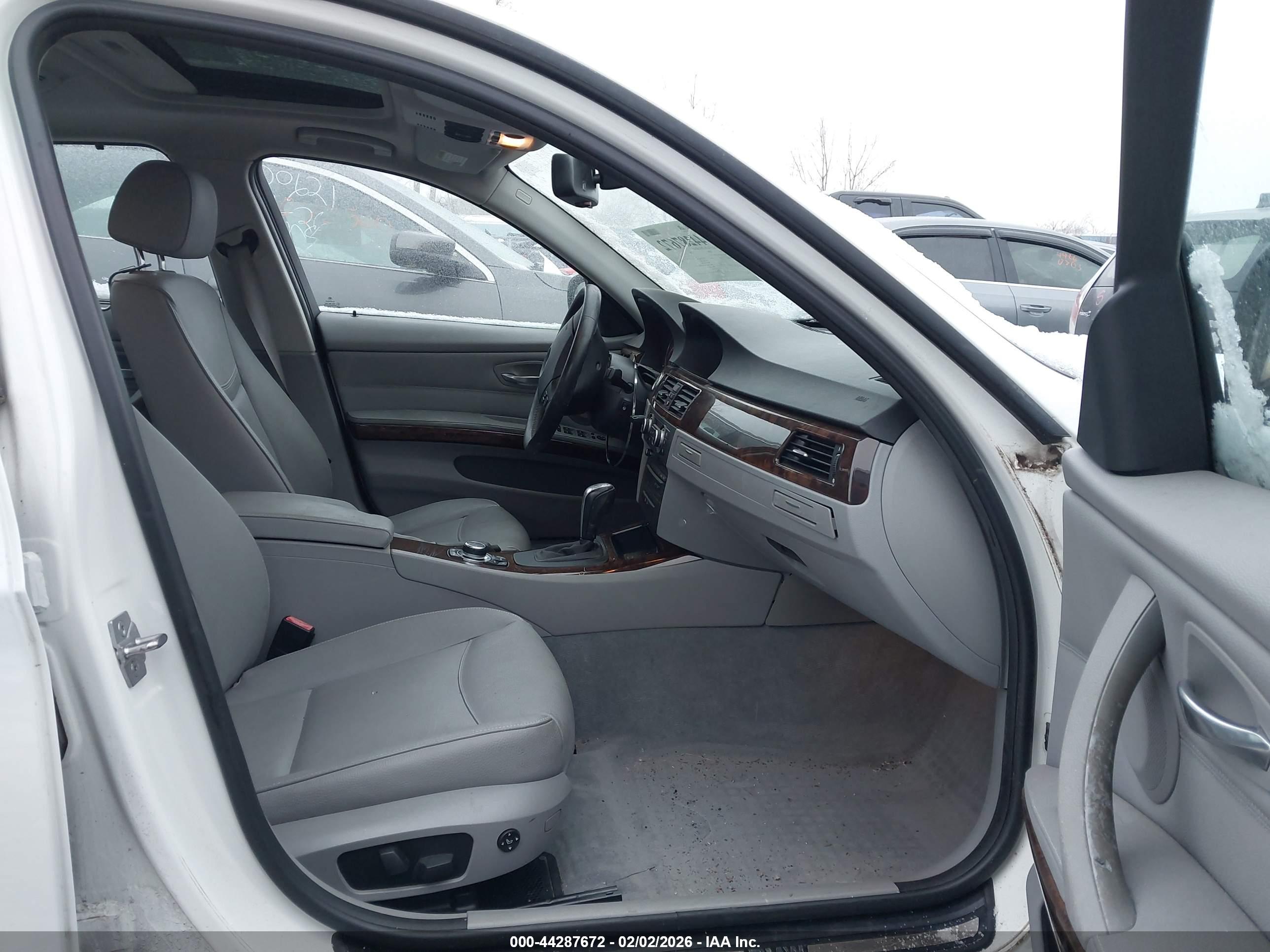 BMW 328I image 5
