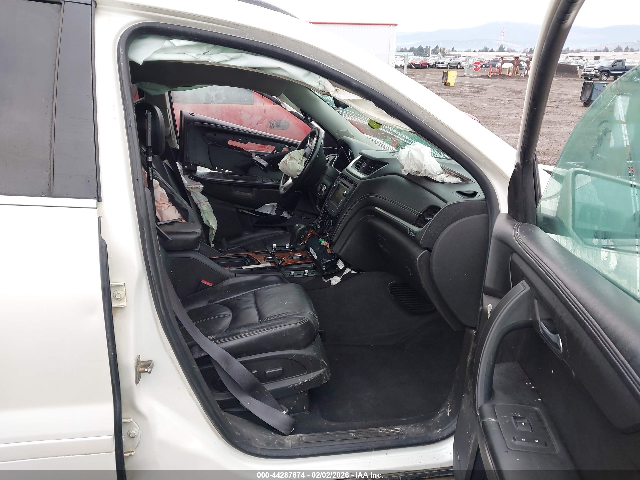 CHEVROLET TRAVERSE image 5