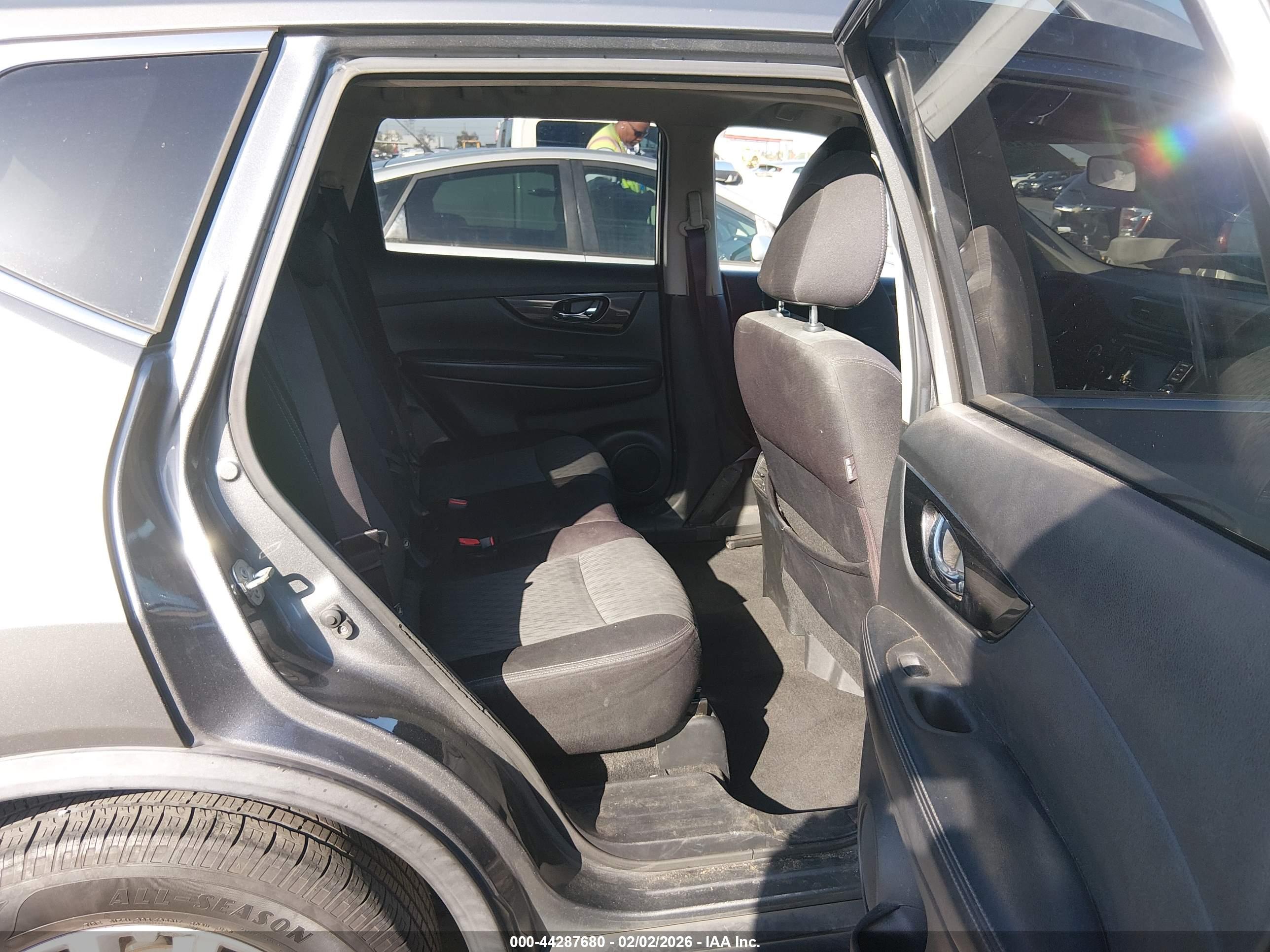 NISSAN ROGUE image 8