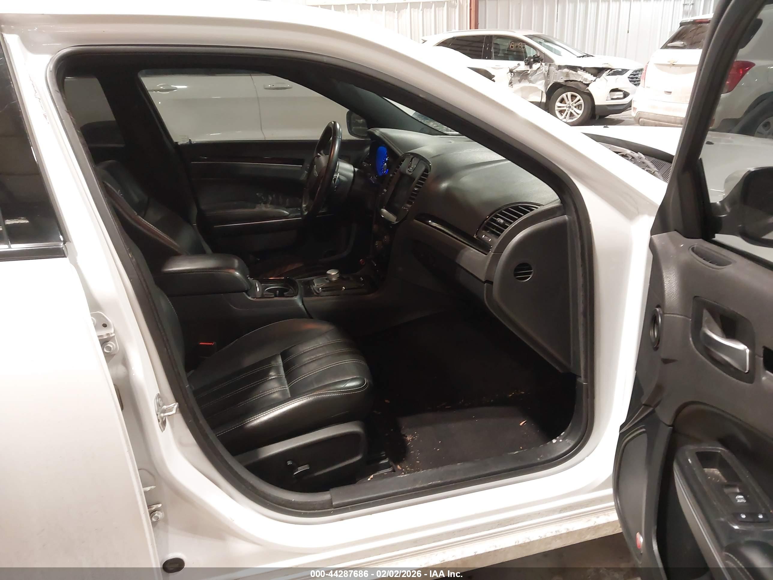 CHRYSLER 300 image 5