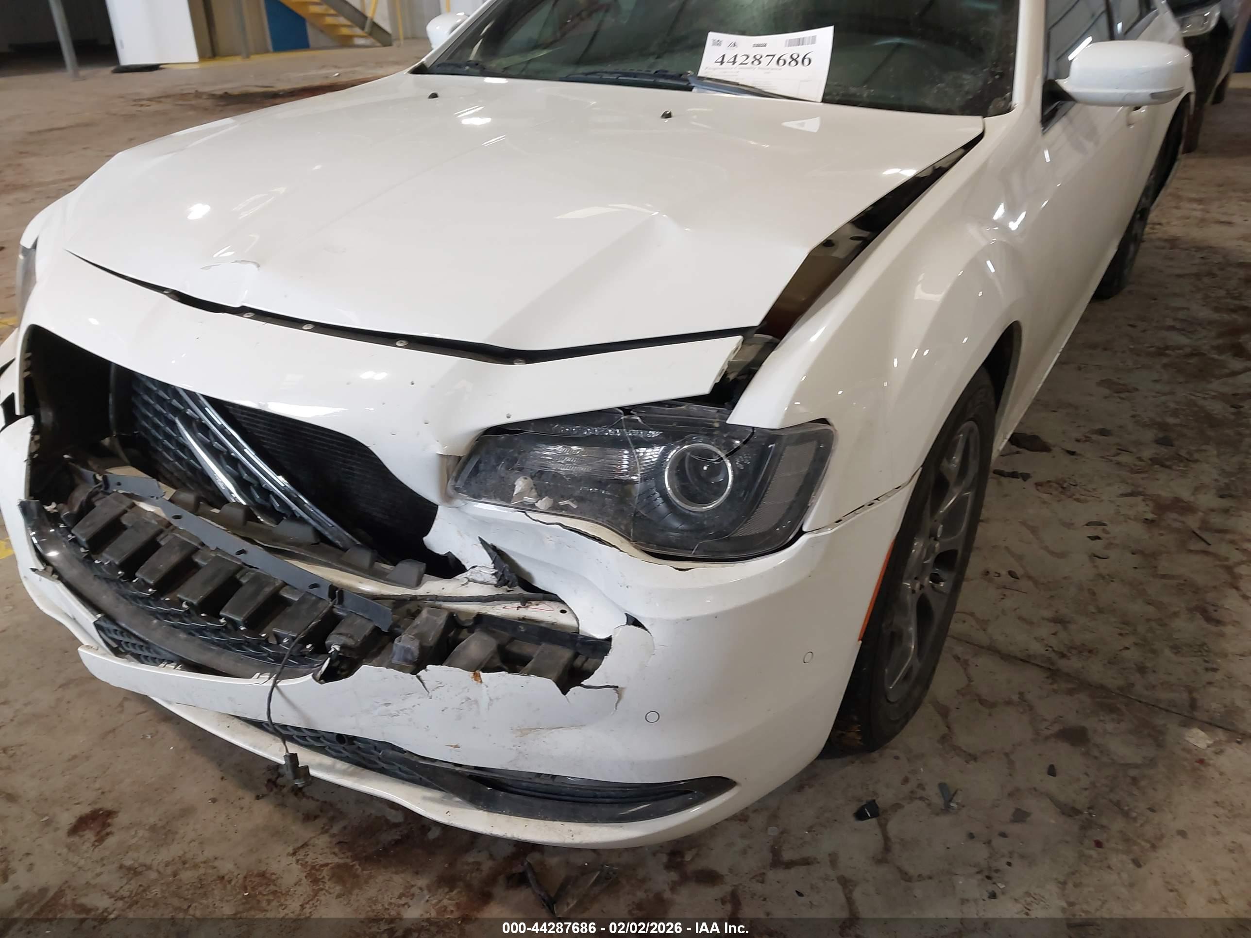 CHRYSLER 300 image 6