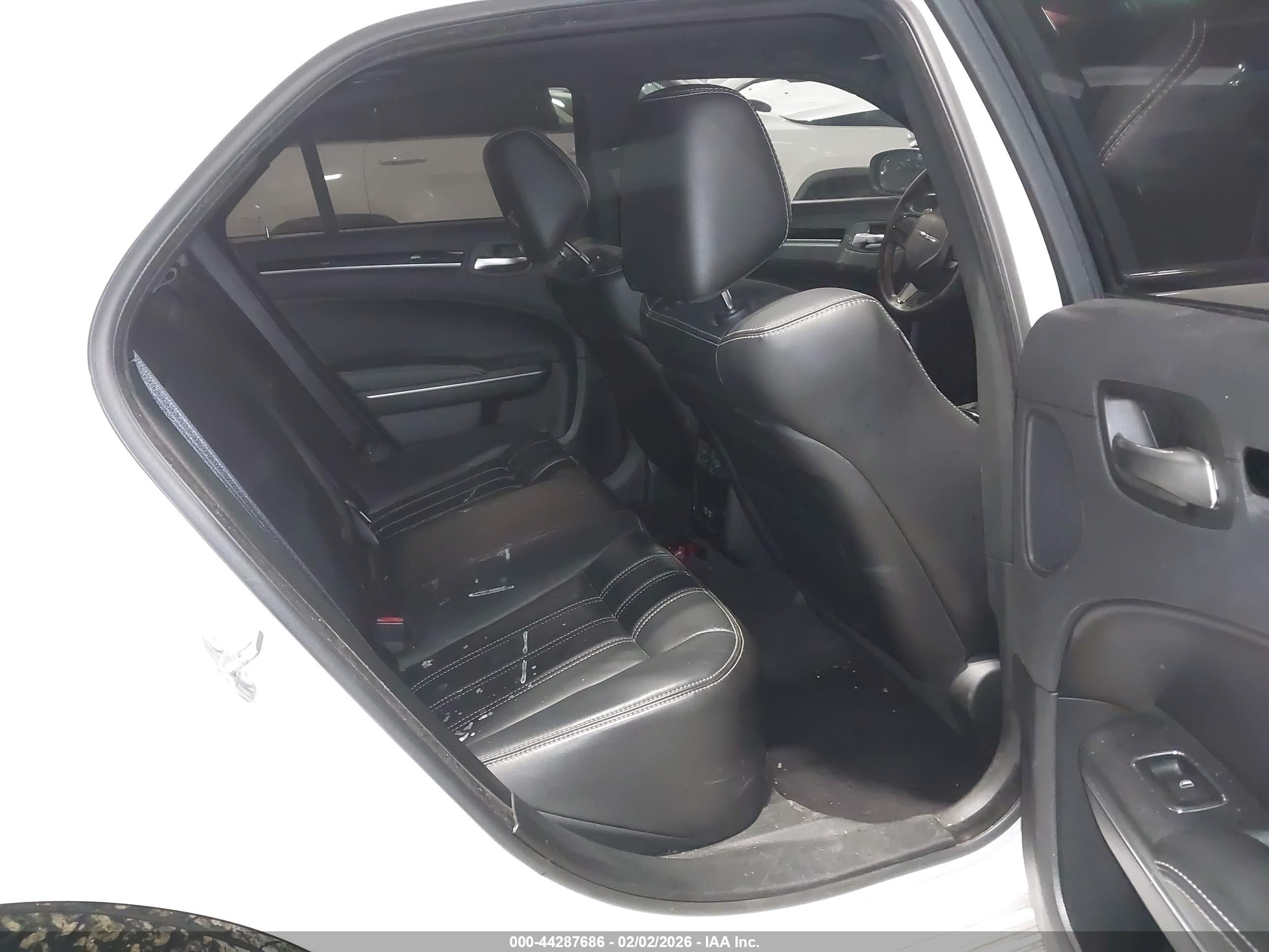 CHRYSLER 300 image 8