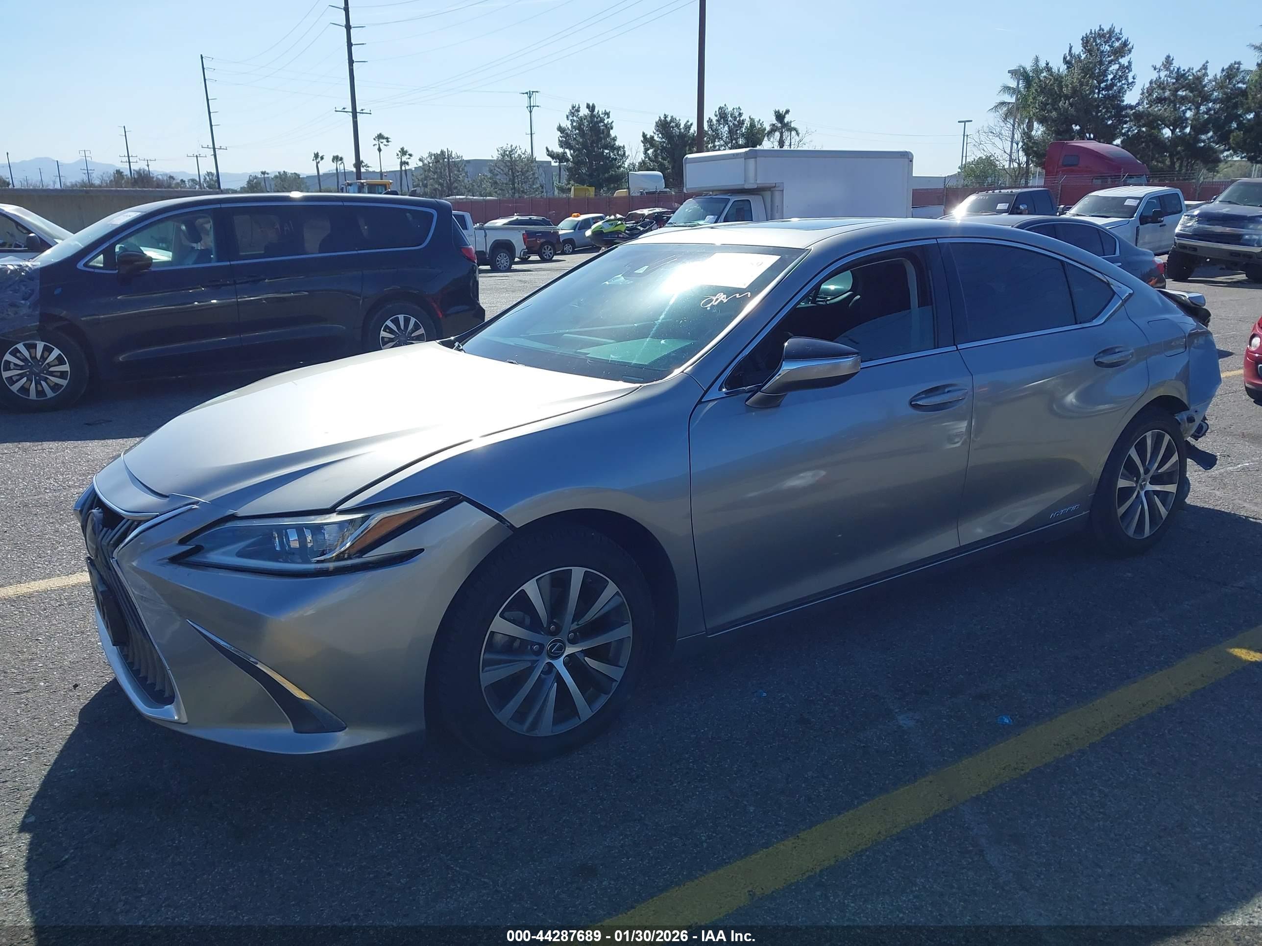 LEXUS ES image 2