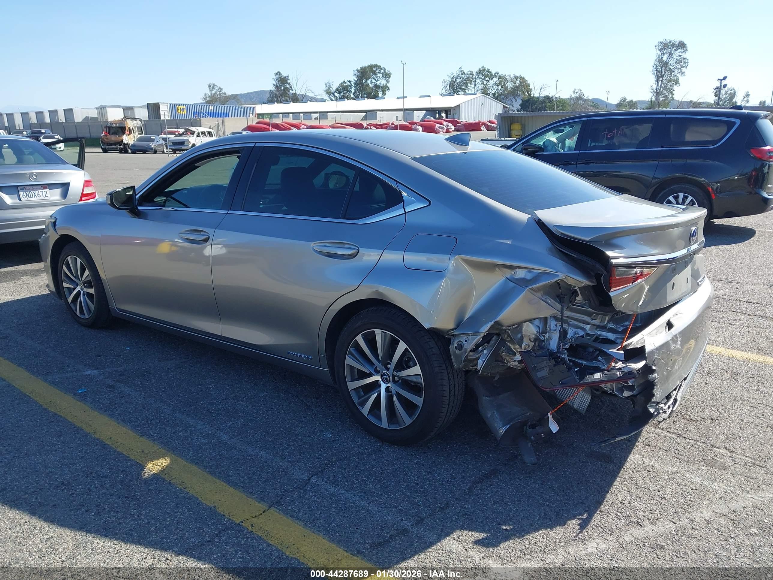 LEXUS ES image 3