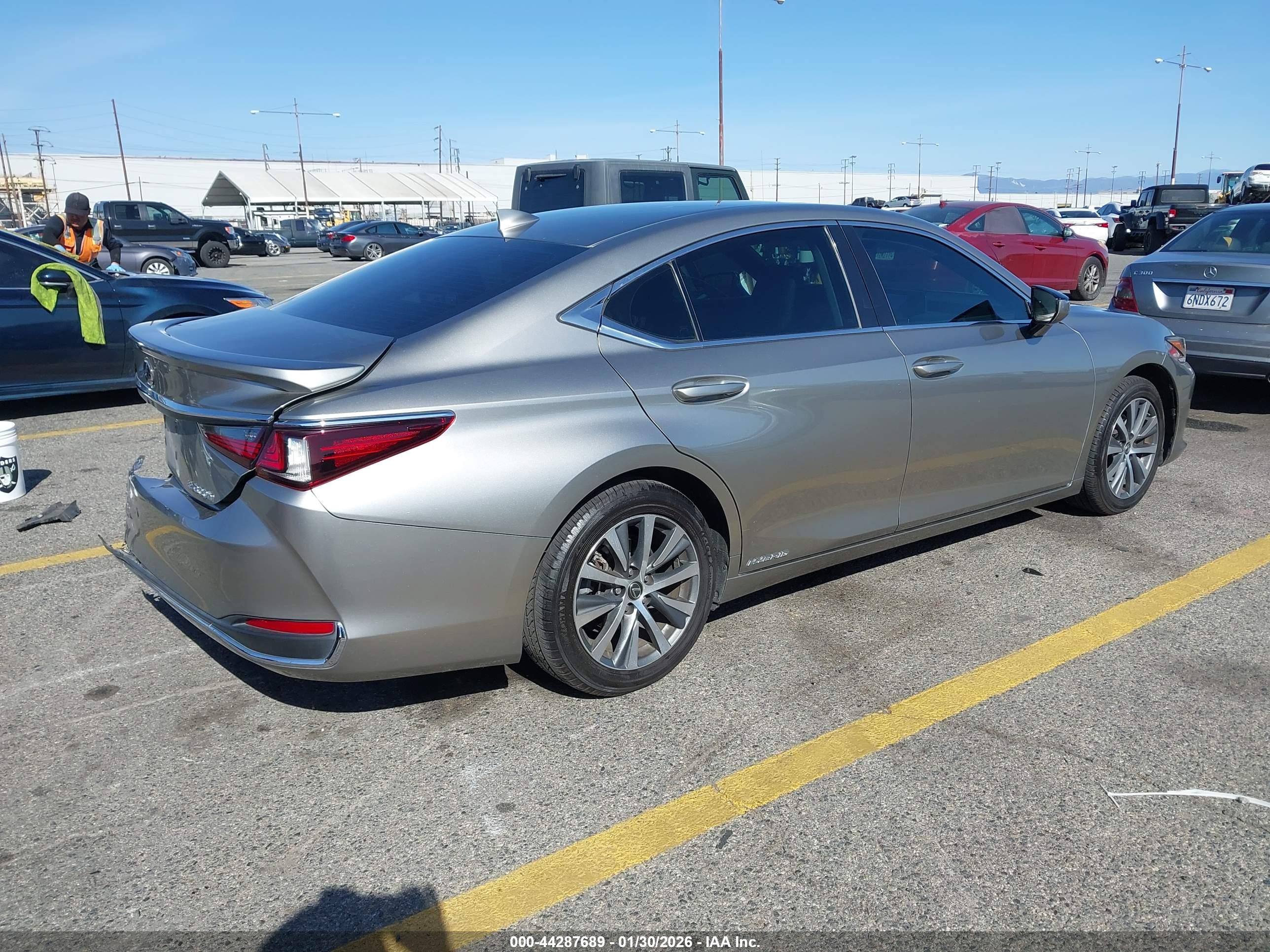 LEXUS ES image 4