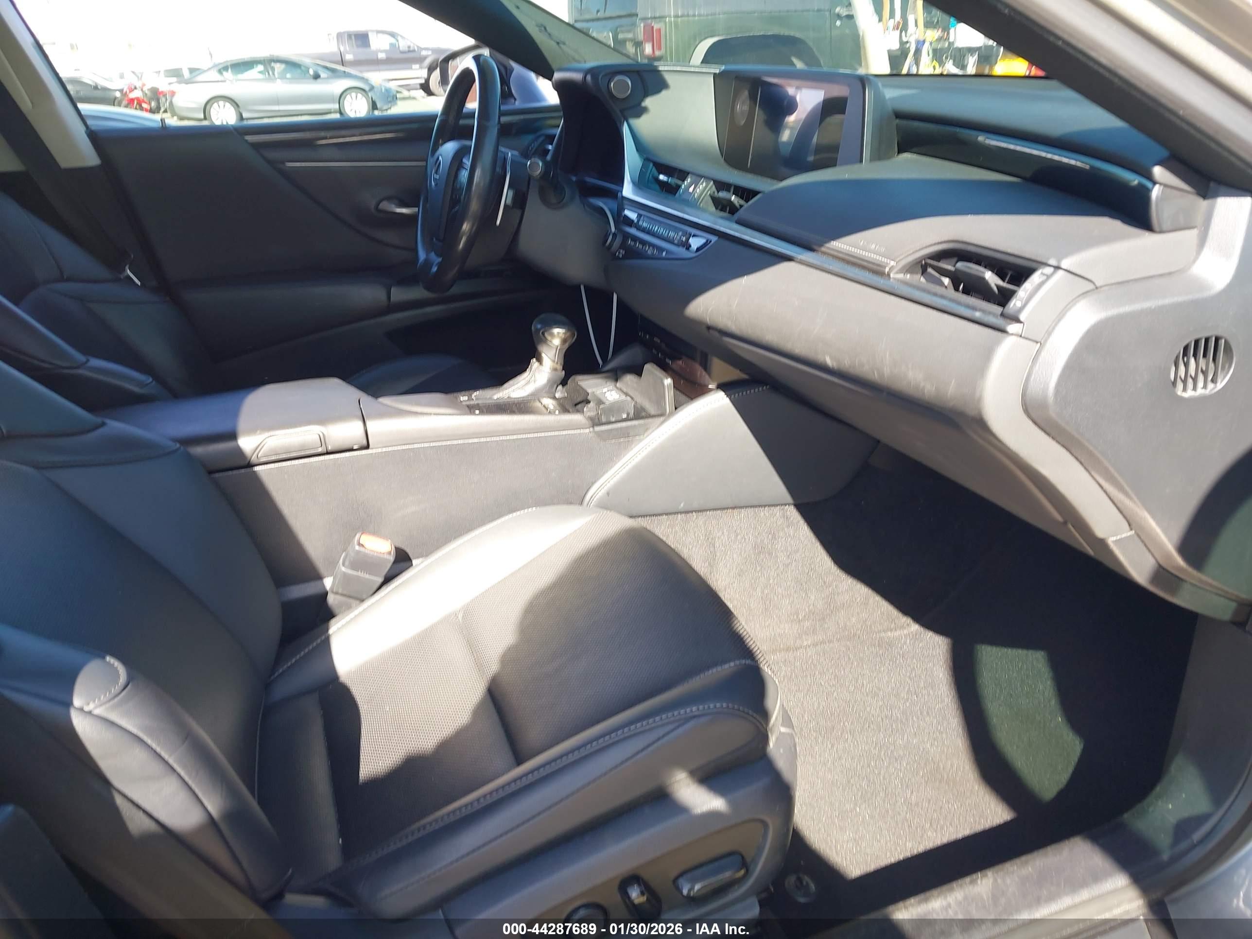 LEXUS ES image 5