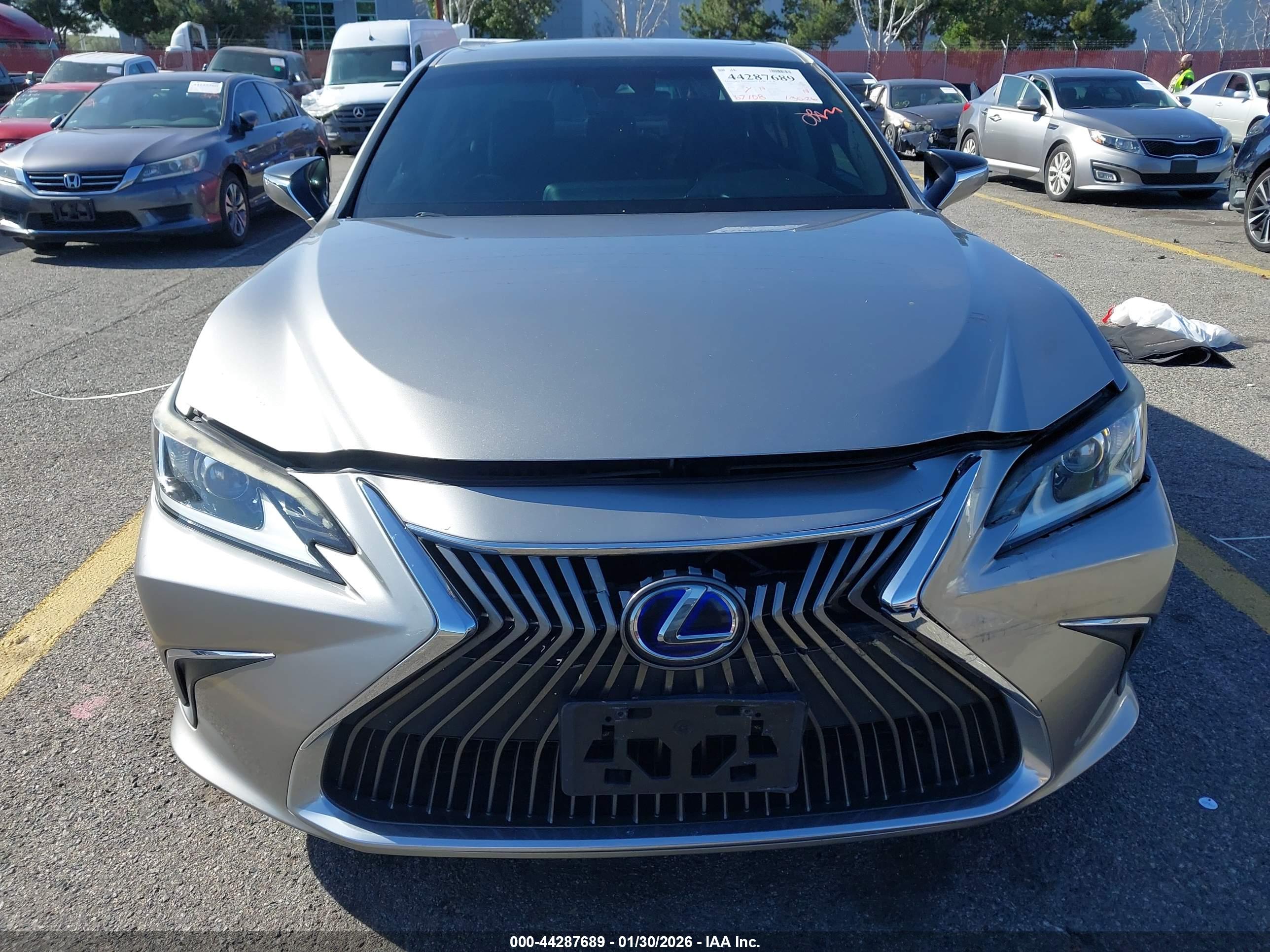 LEXUS ES image 6