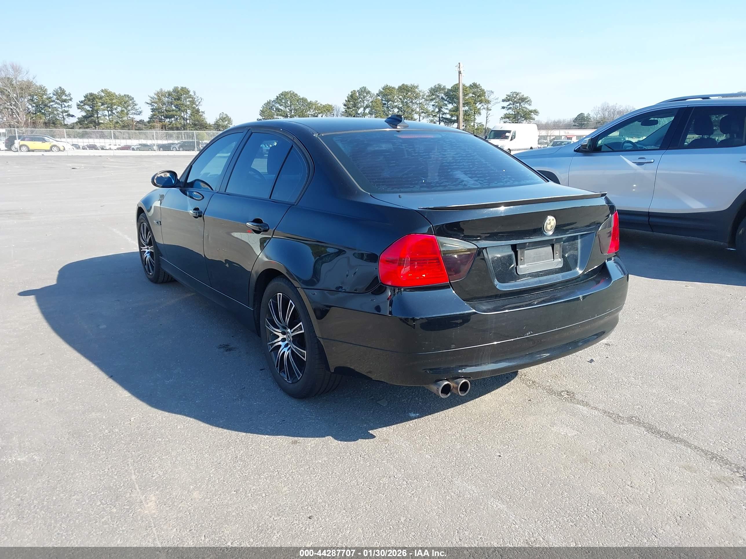 BMW 325I image 3