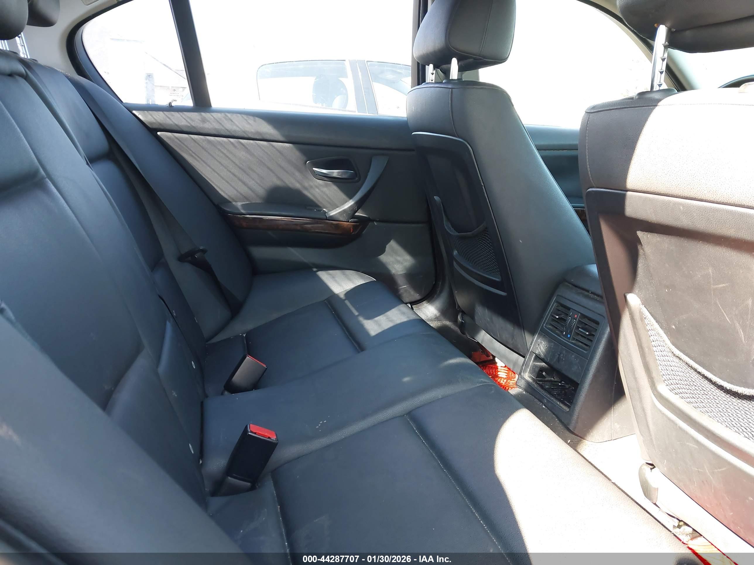 BMW 325I image 8