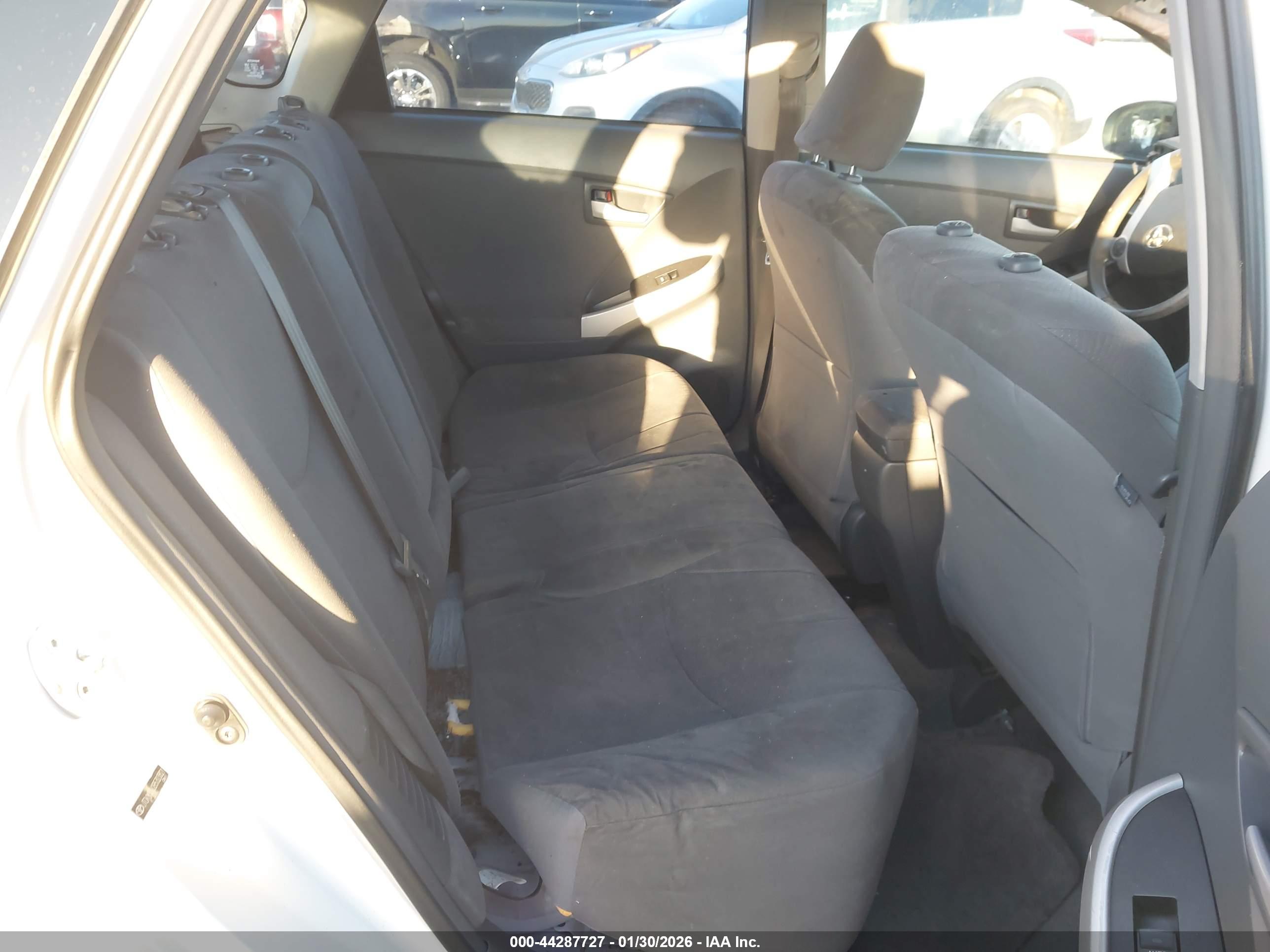 TOYOTA PRIUS image 8