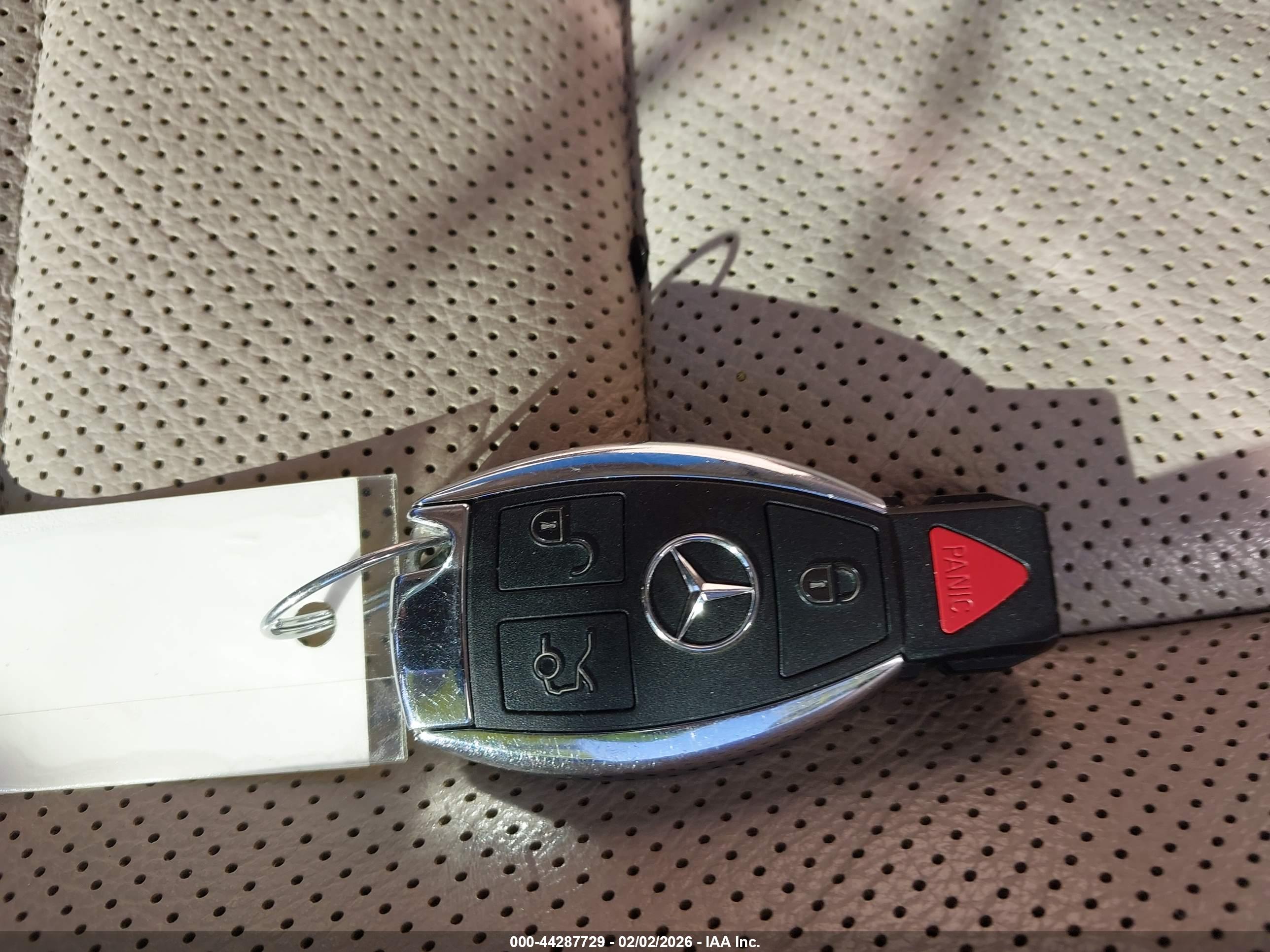 MERCEDES-BENZ E image 11