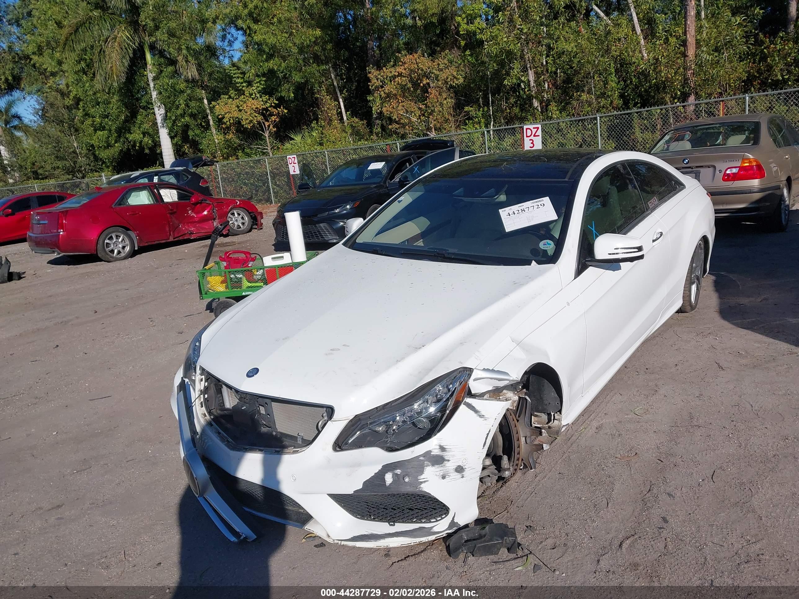 MERCEDES-BENZ E image 6