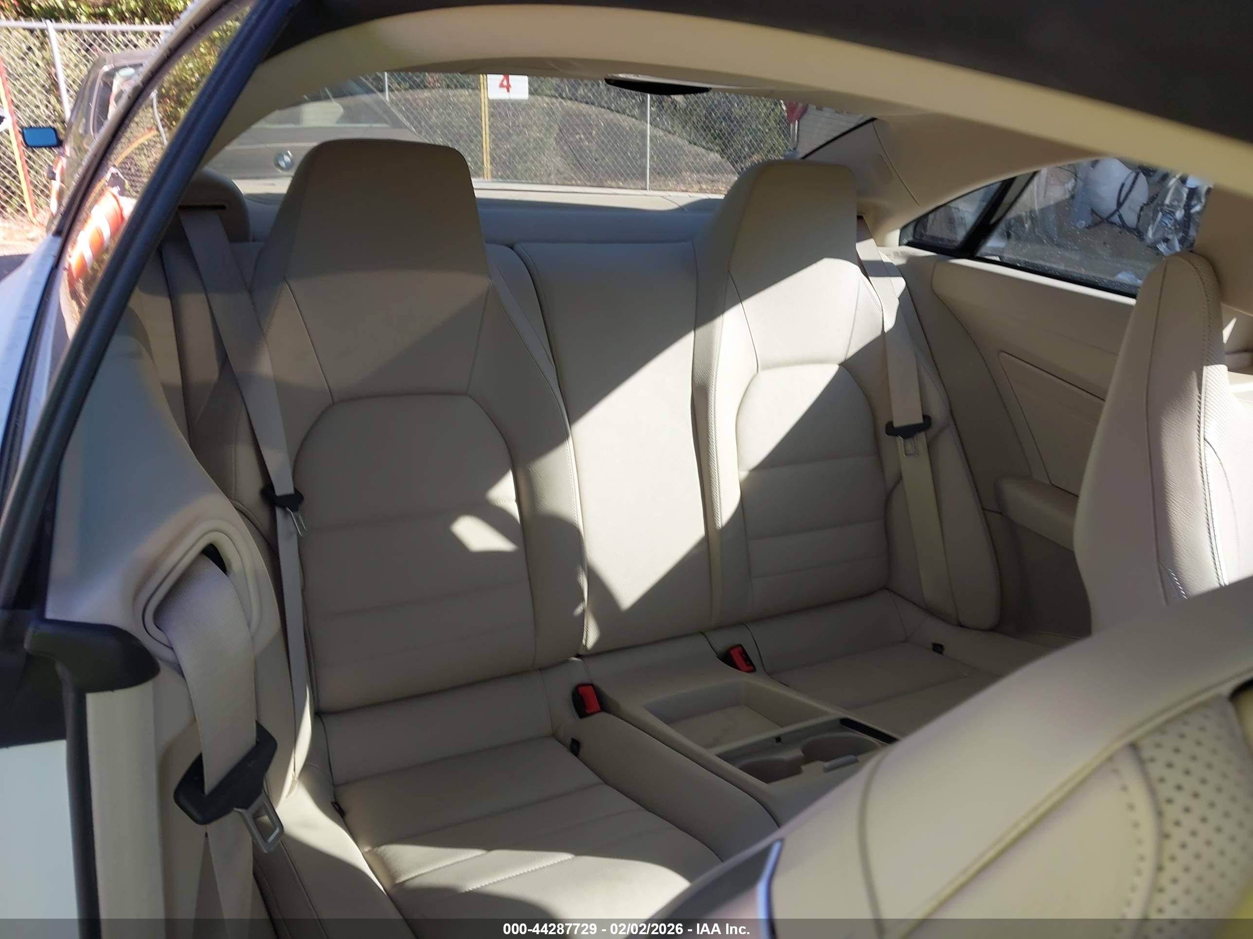 MERCEDES-BENZ E image 8