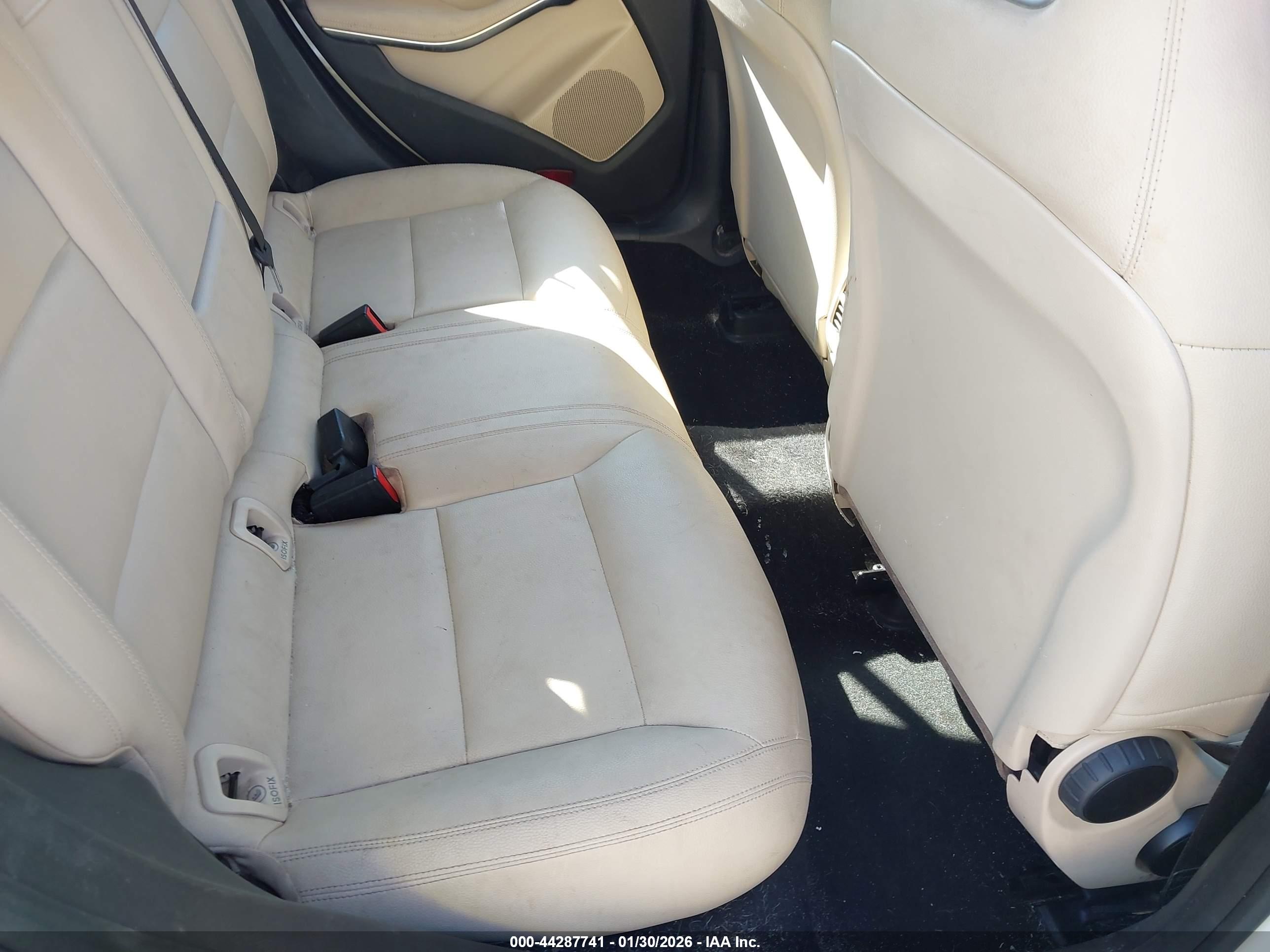 MERCEDES-BENZ CLA image 8