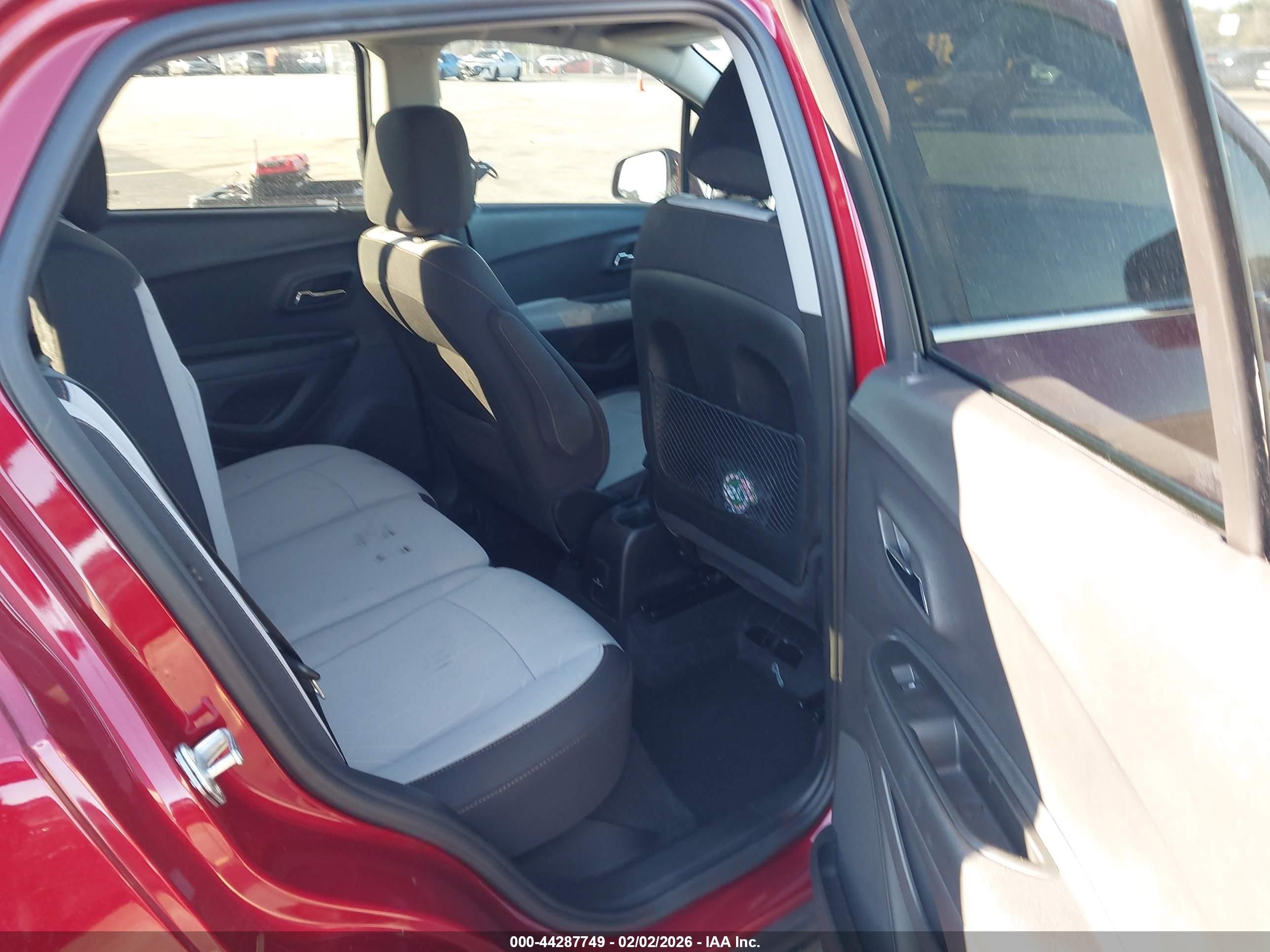 CHEVROLET TRAX image 8