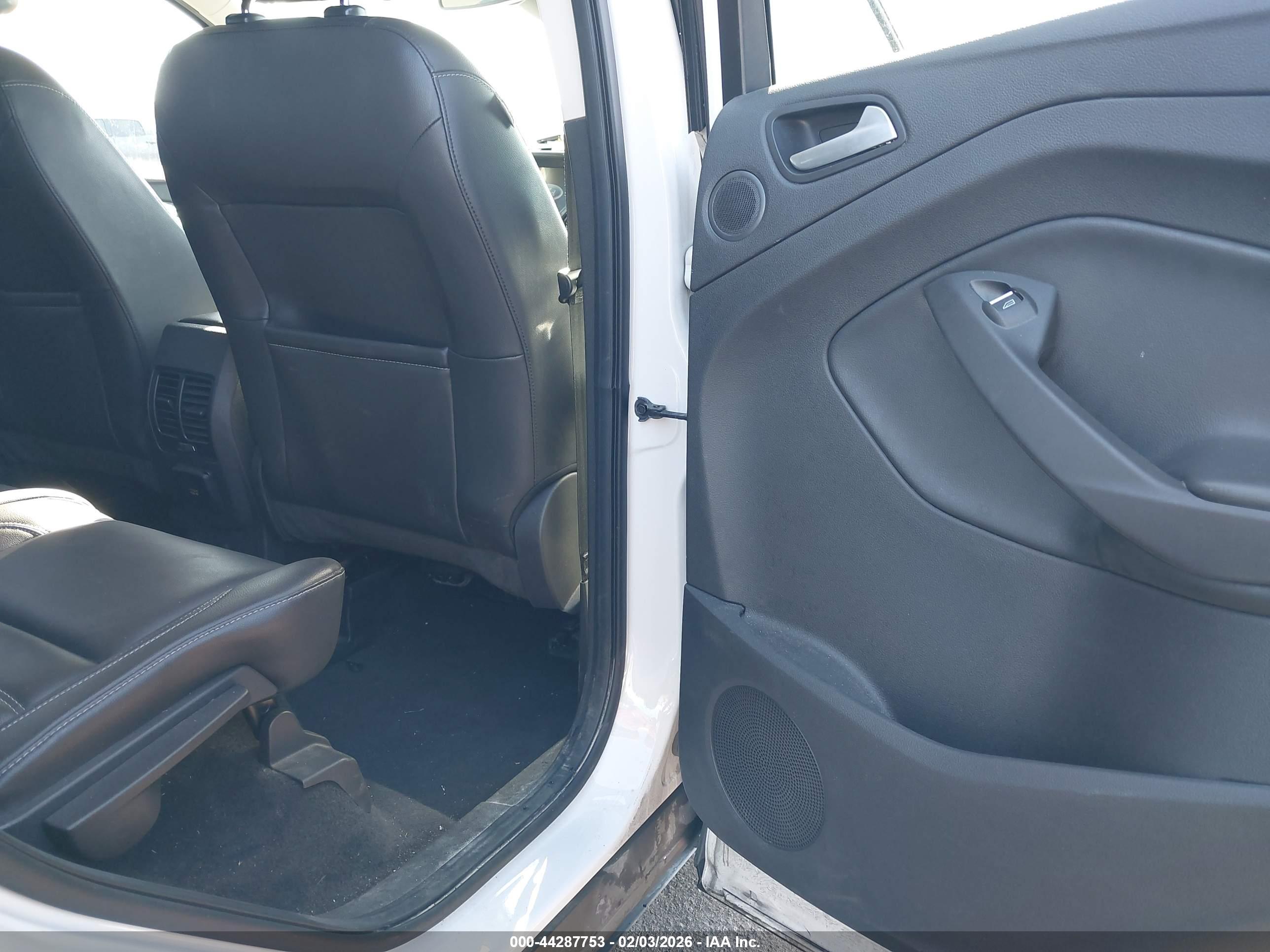 FORD ESCAPE image 8
