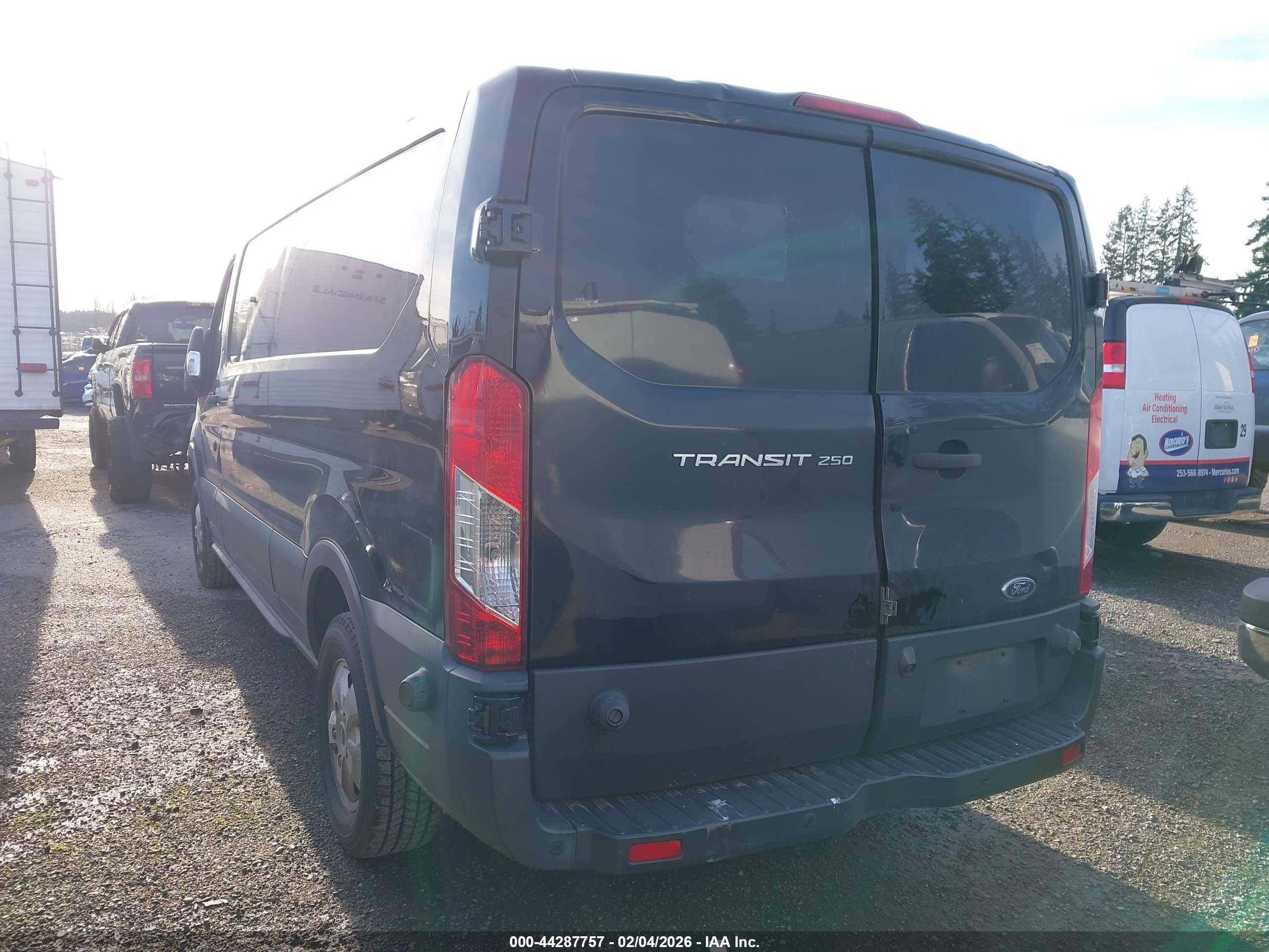 FORD TRANSIT-250 image 3