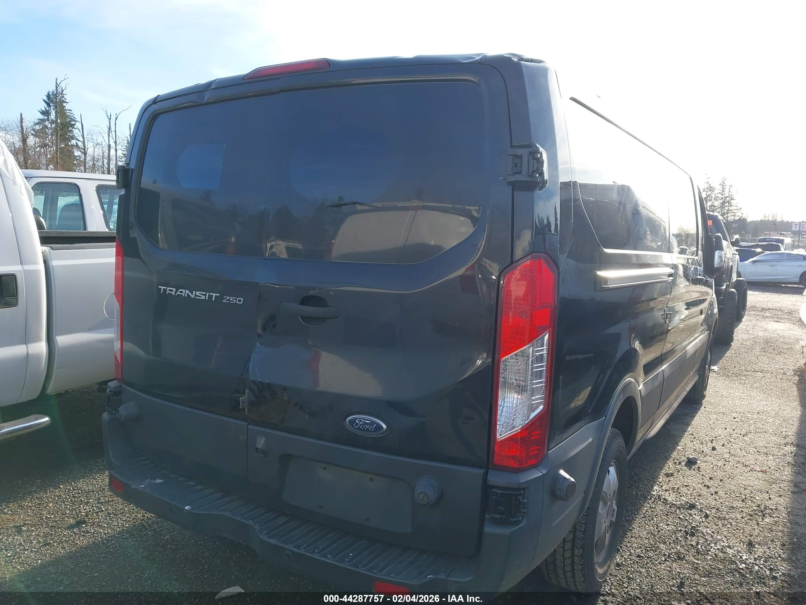 FORD TRANSIT-250 image 4
