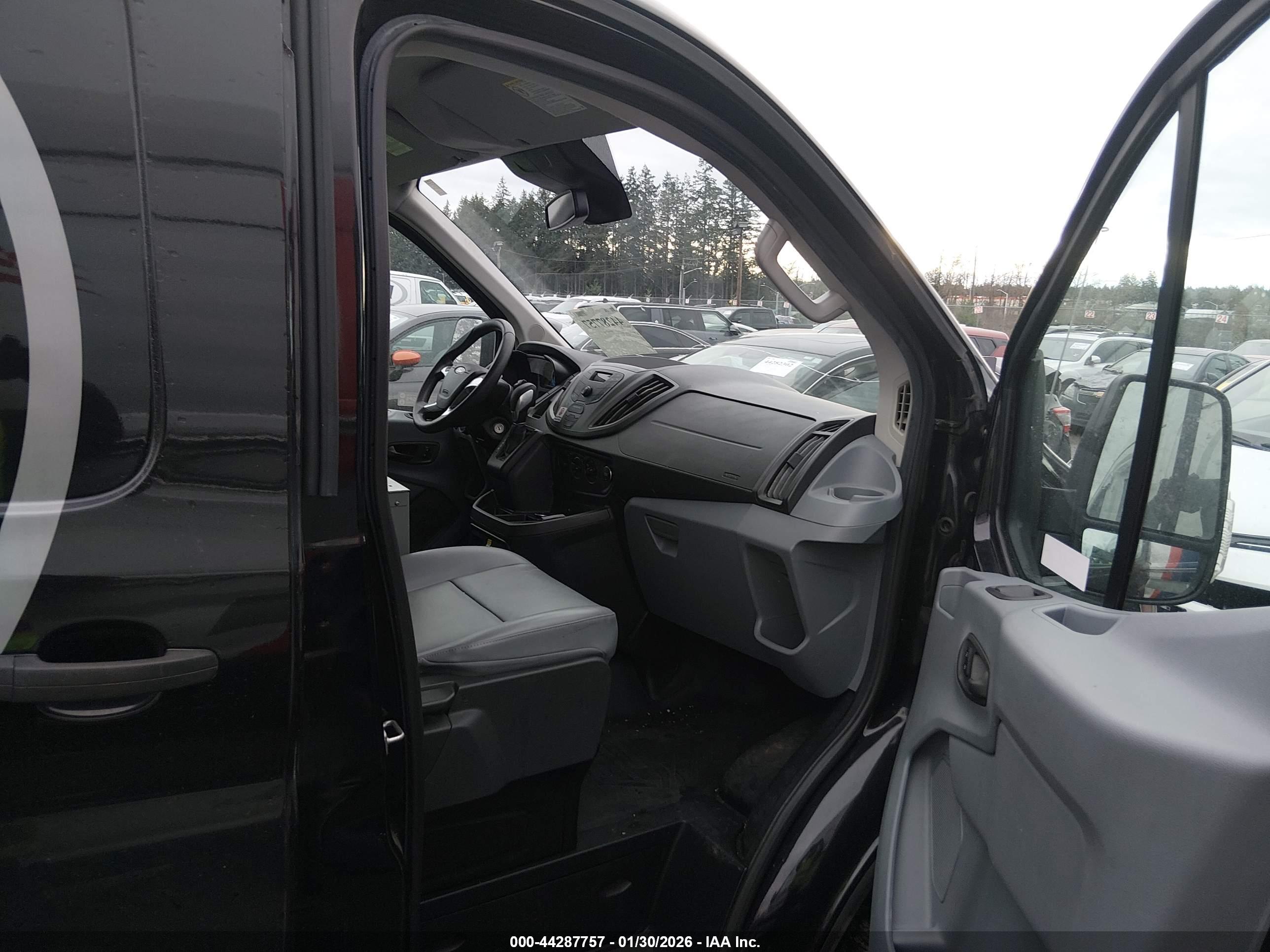 FORD TRANSIT-250 image 5