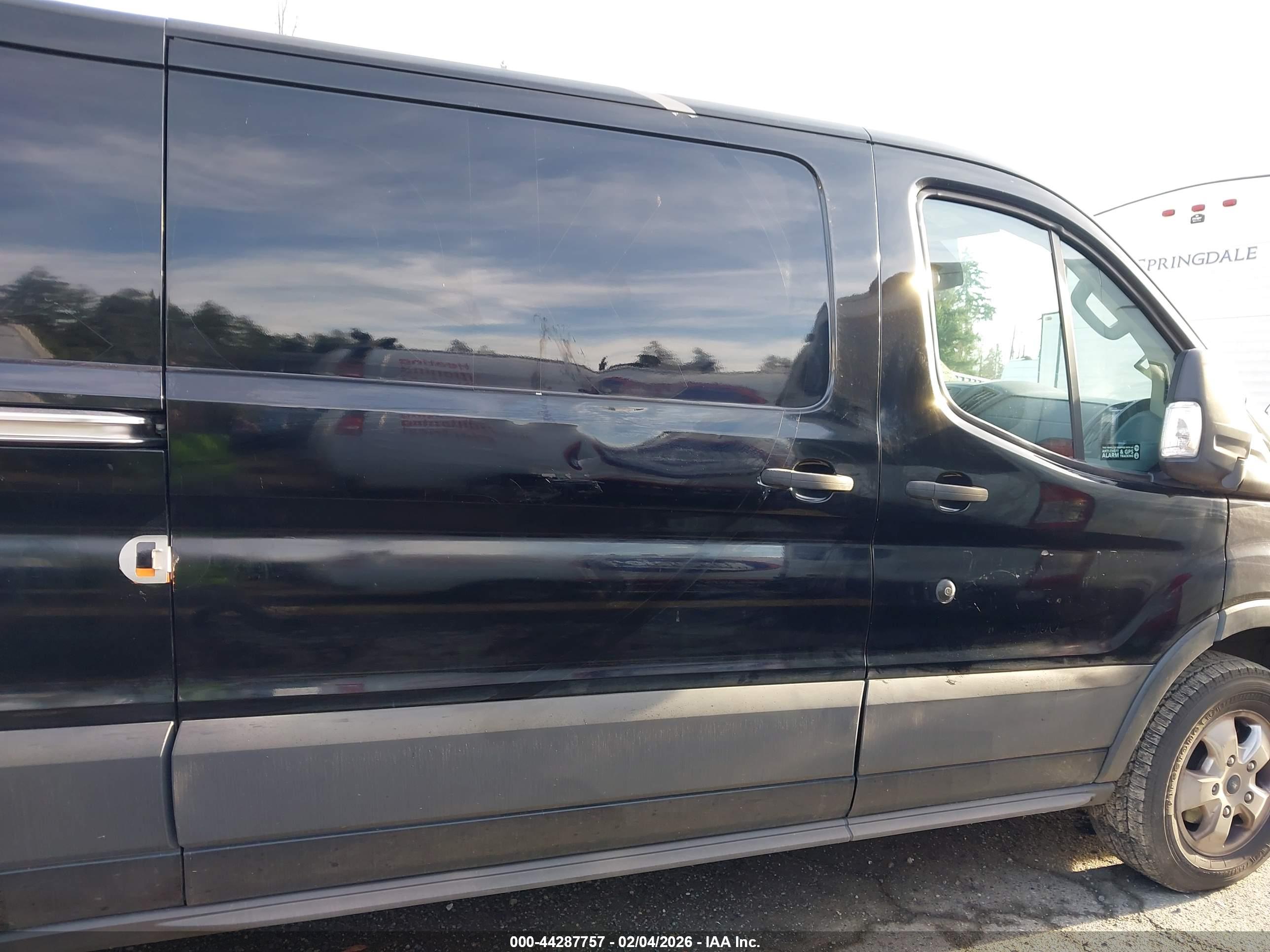 FORD TRANSIT-250 image 6