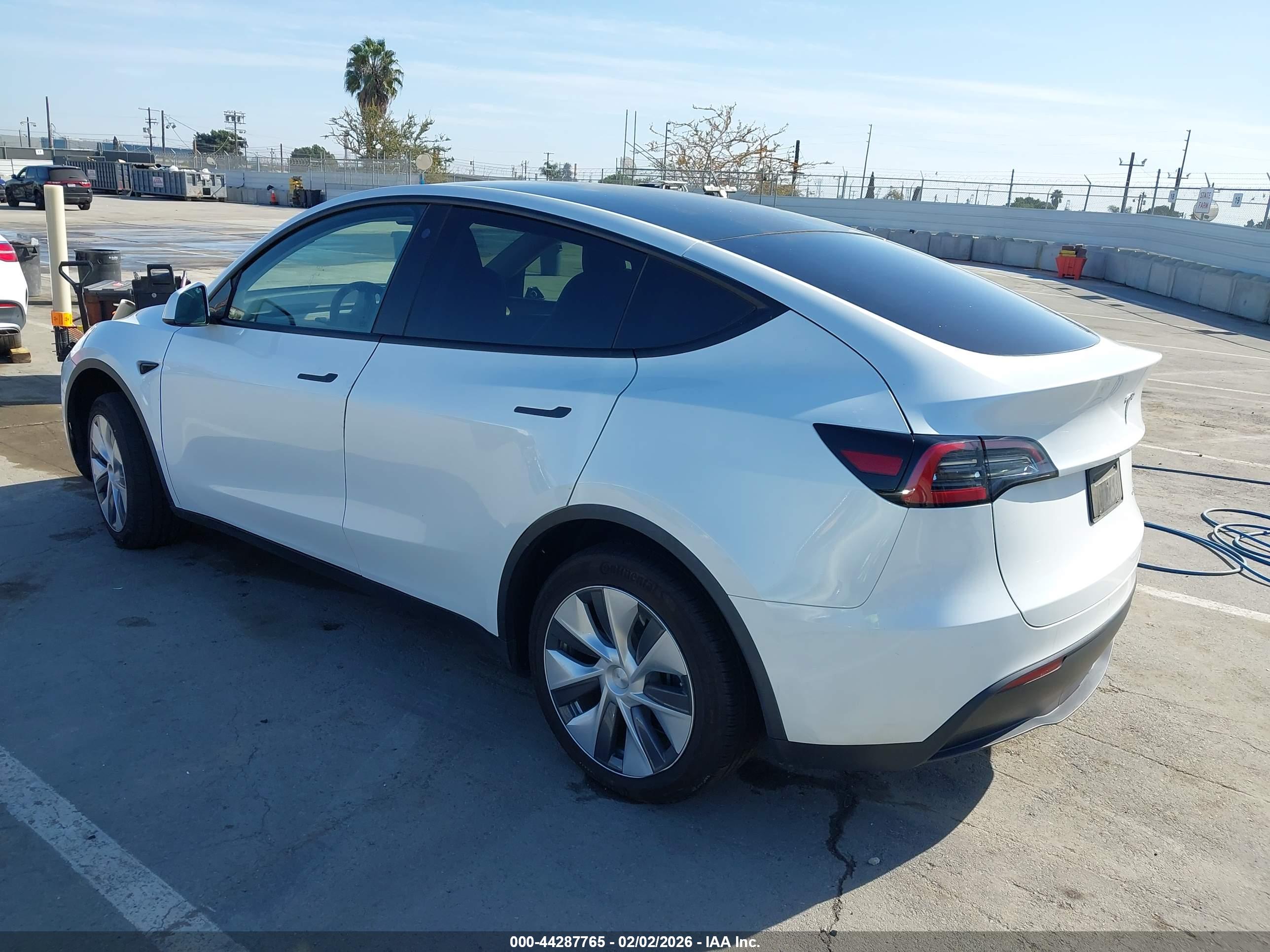 TESLA MODEL image 3
