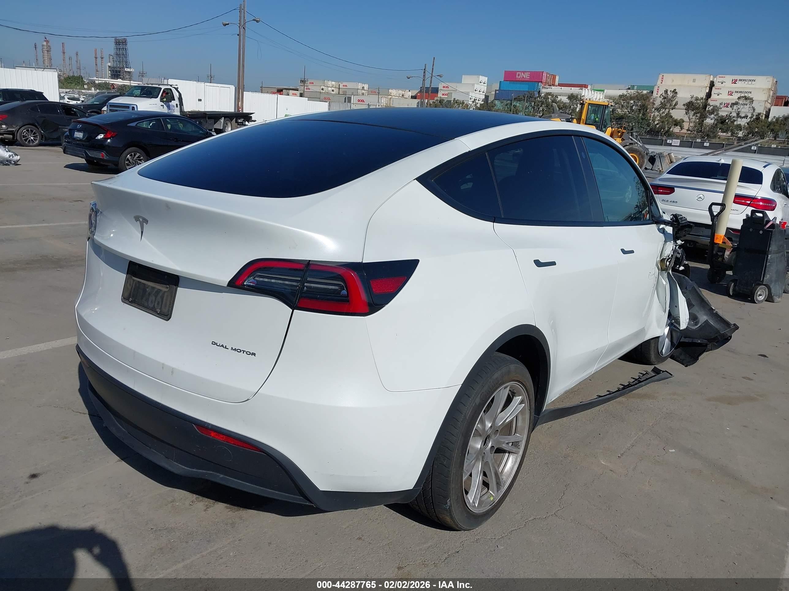 TESLA MODEL image 4