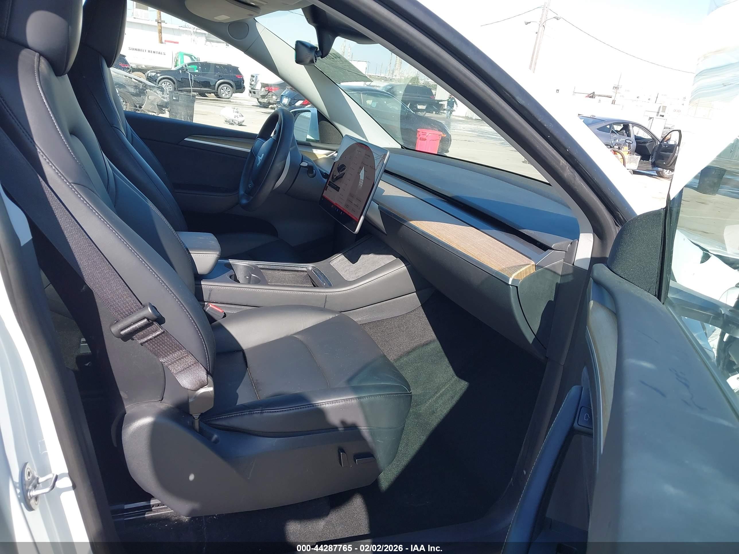 TESLA MODEL image 5