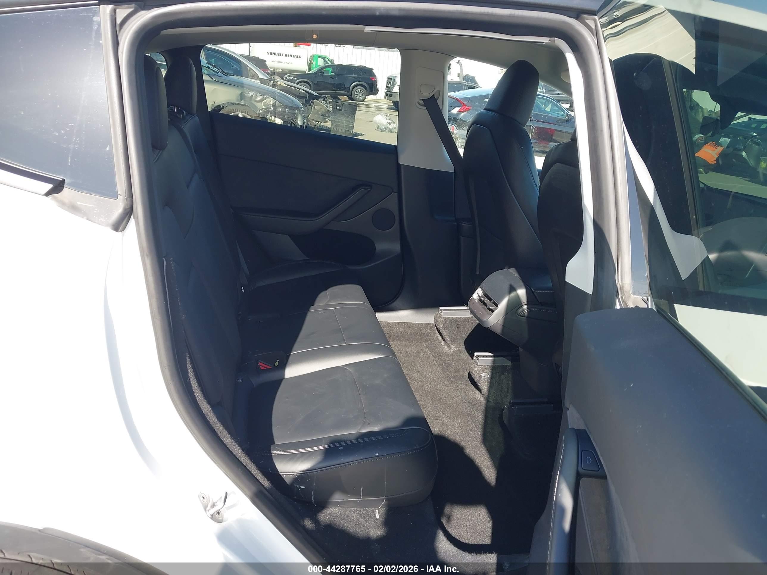 TESLA MODEL image 8