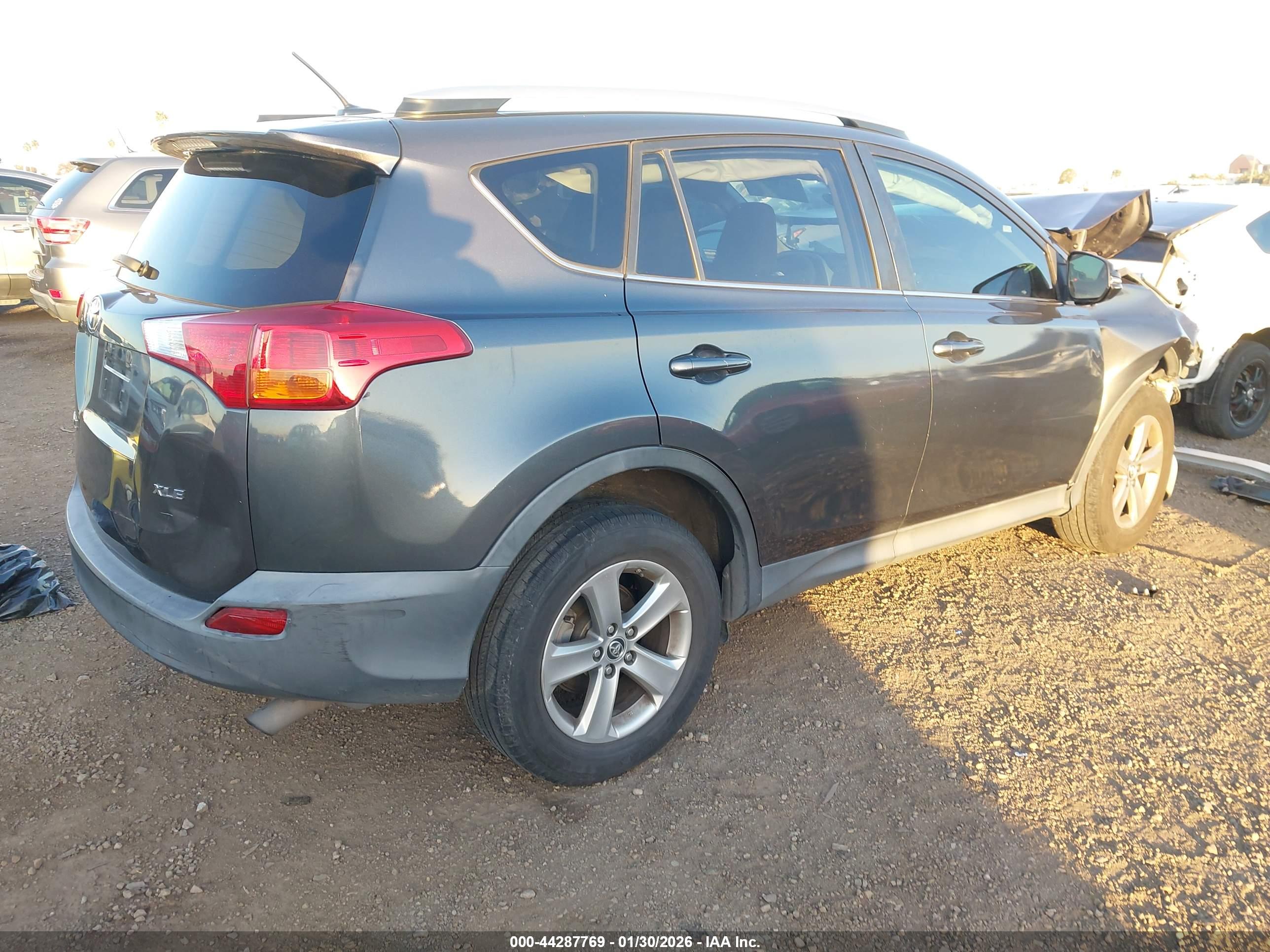 TOYOTA RAV4 image 4