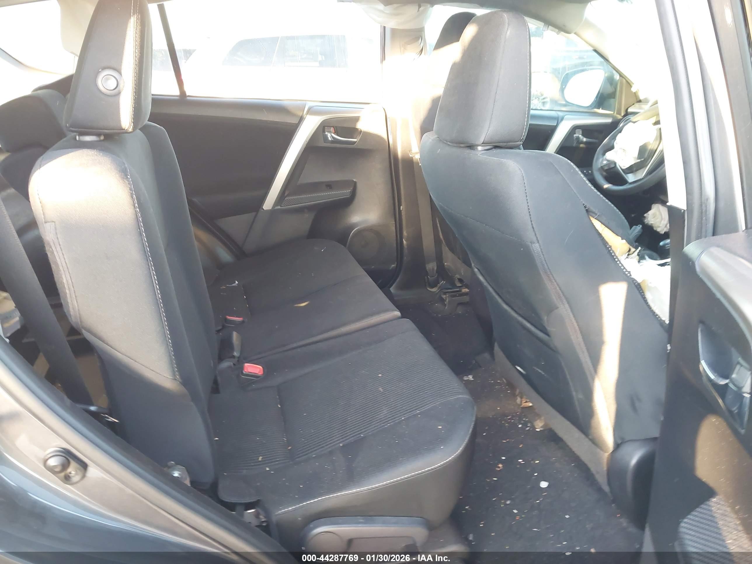 TOYOTA RAV4 image 8