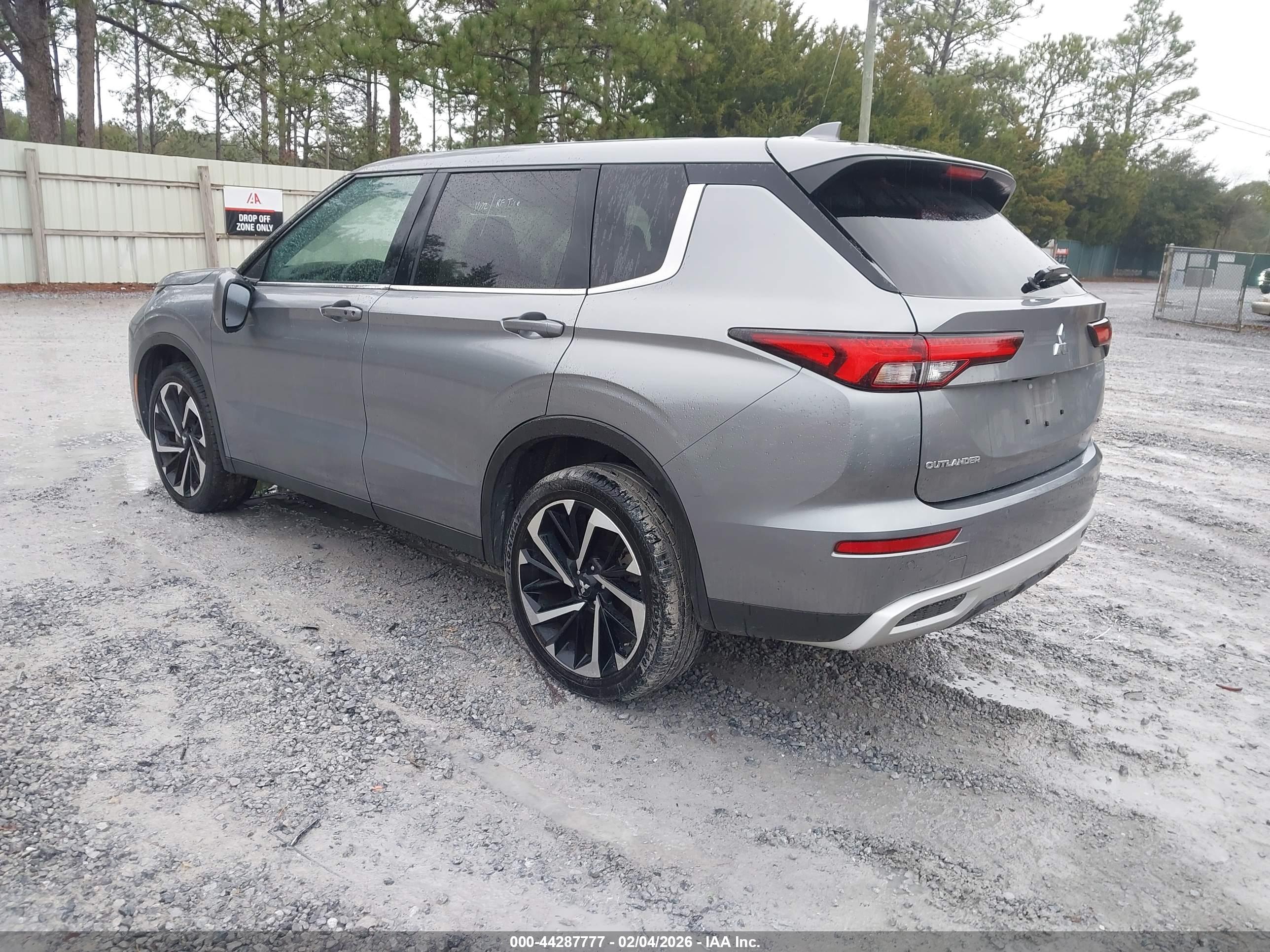 MITSUBISHI OUTLANDER image 3