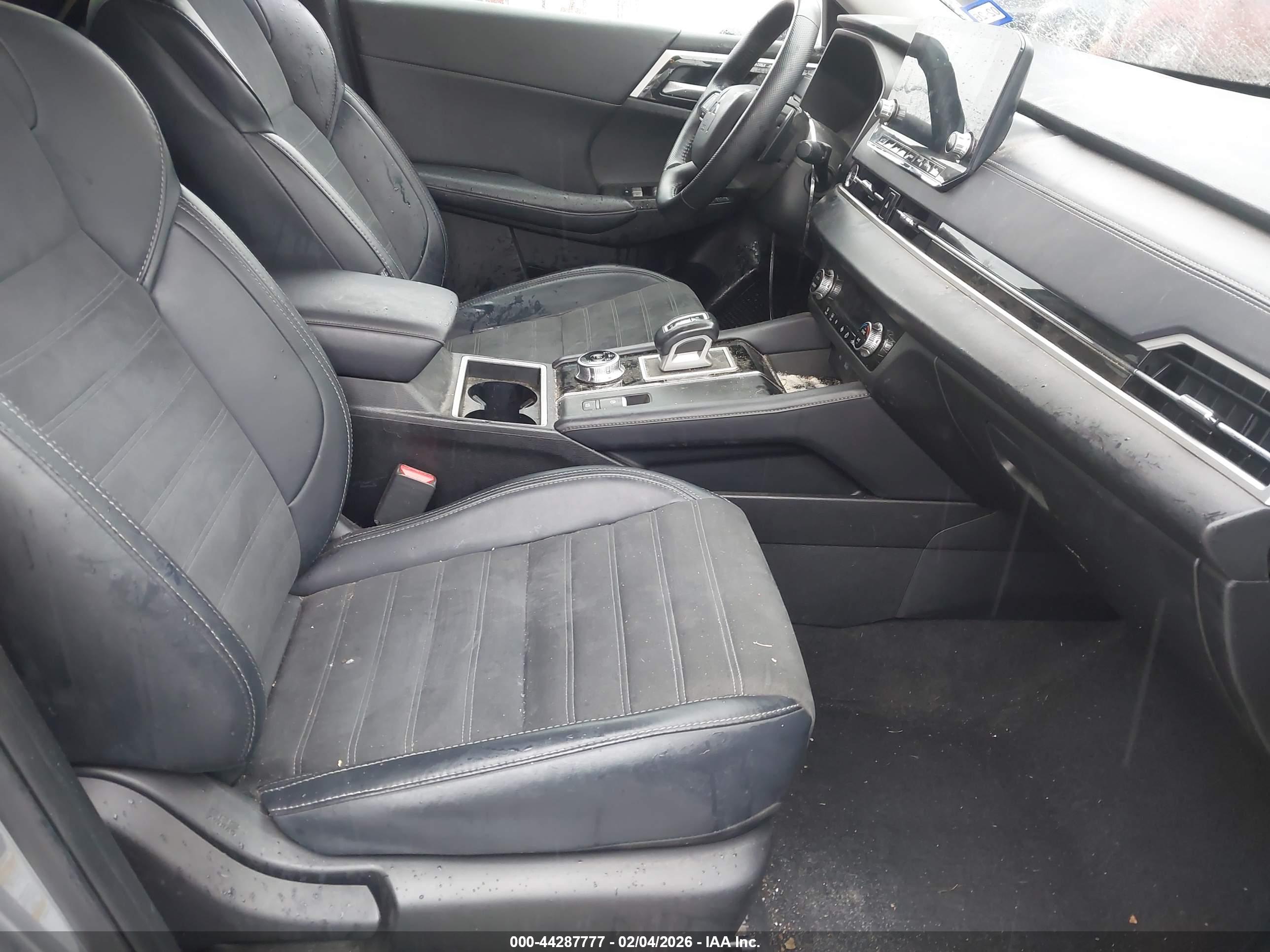 MITSUBISHI OUTLANDER image 5