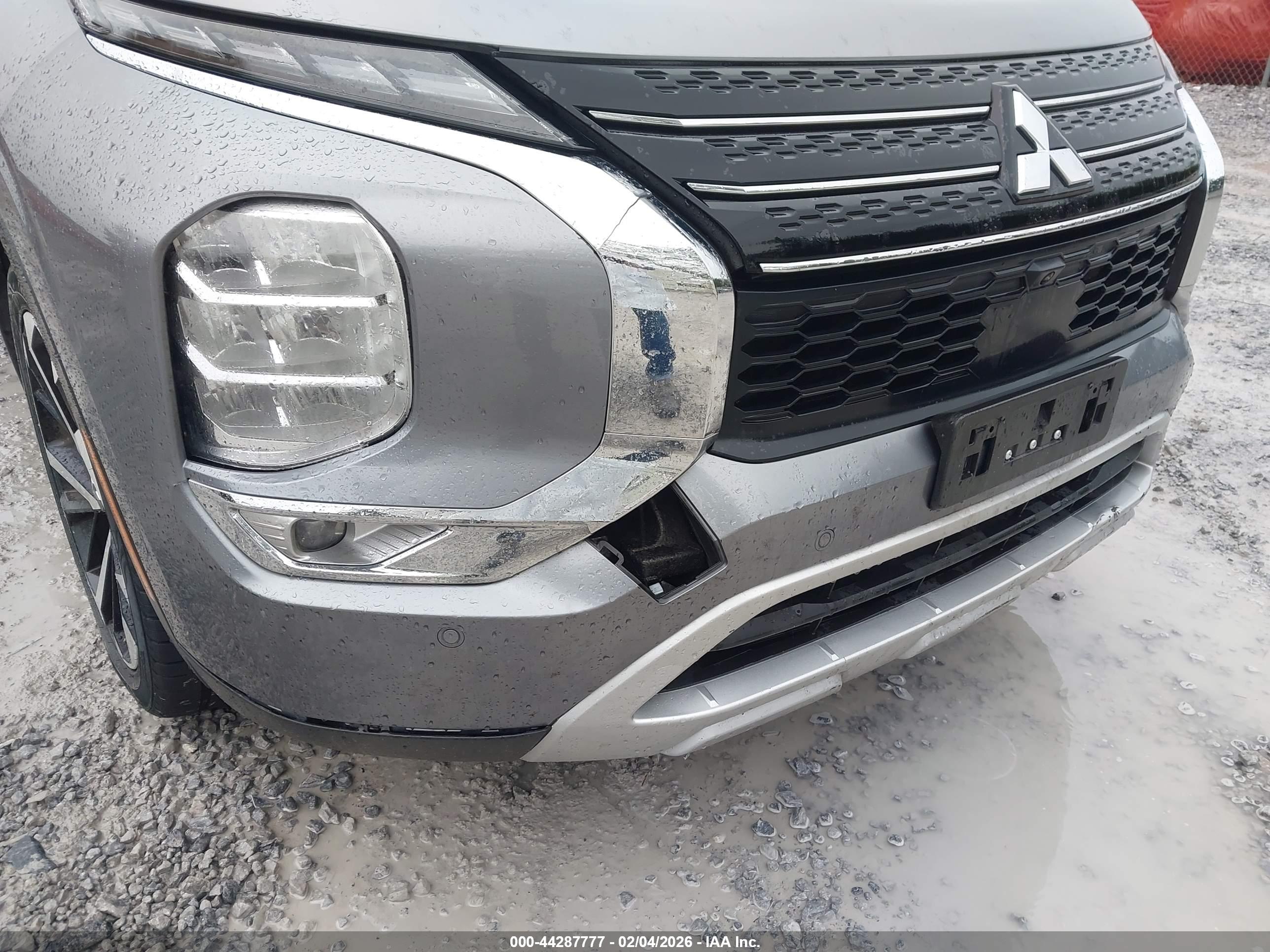 MITSUBISHI OUTLANDER image 6