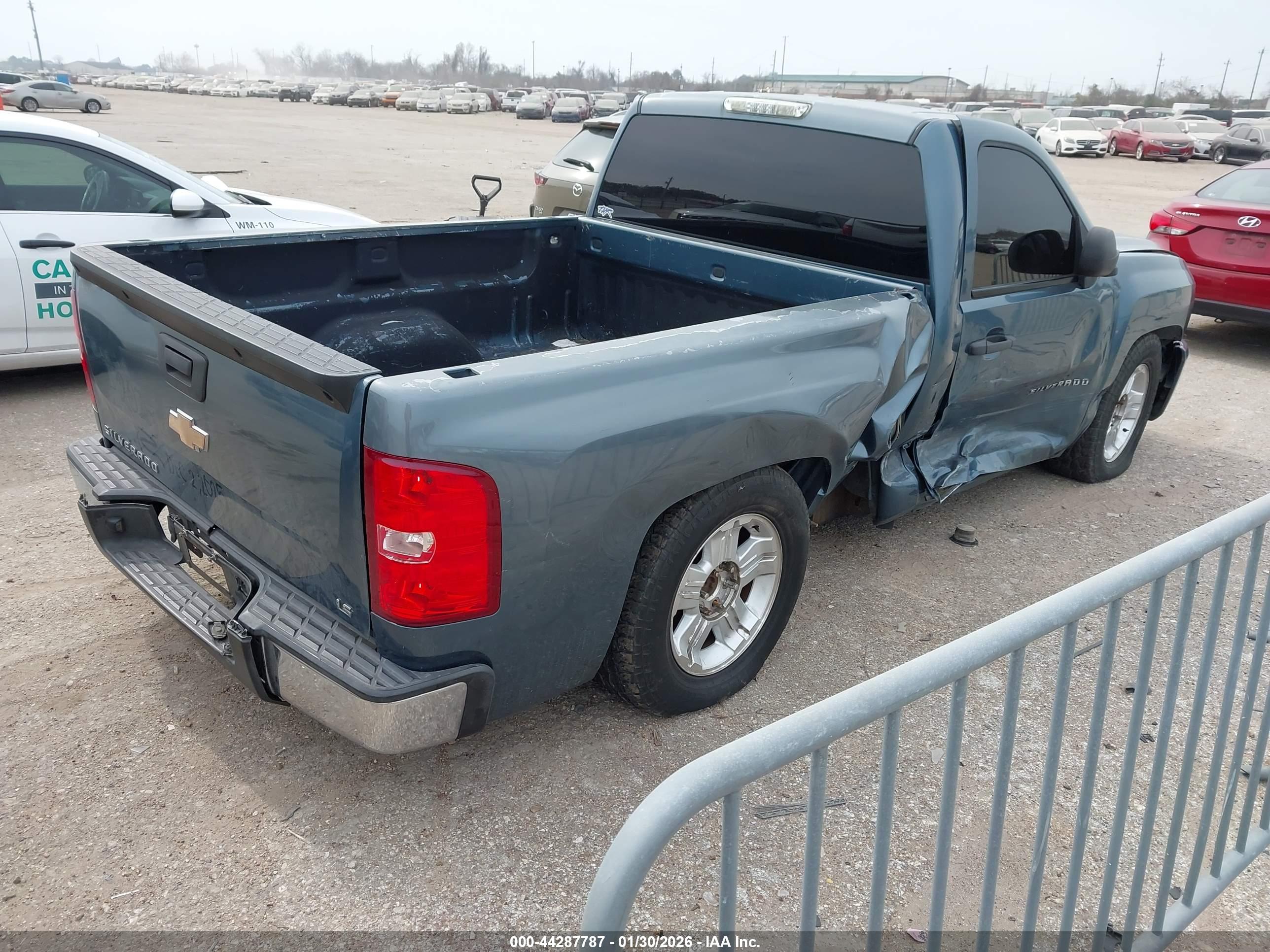 CHEVROLET SILVERADO image 4