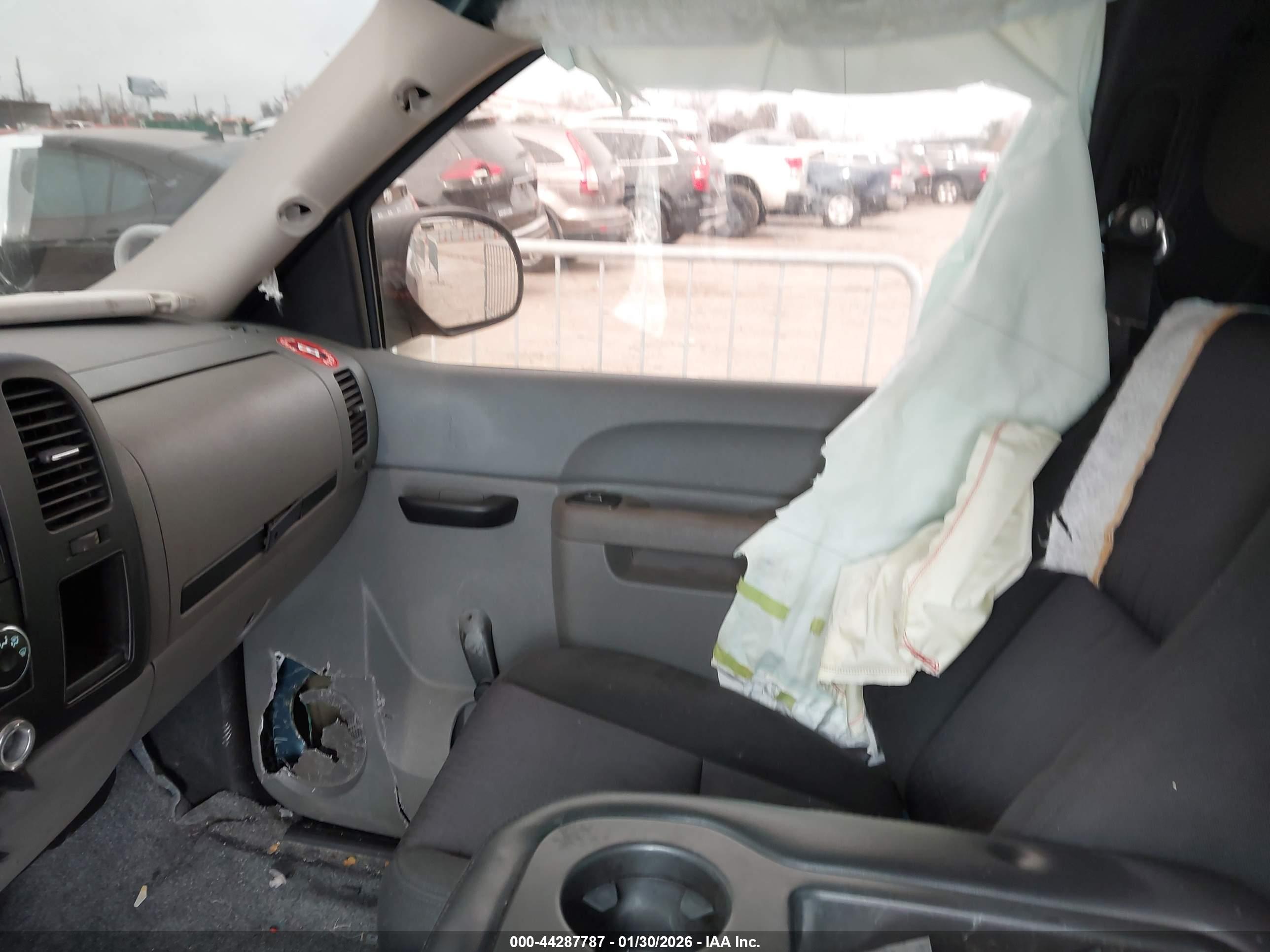 CHEVROLET SILVERADO image 5