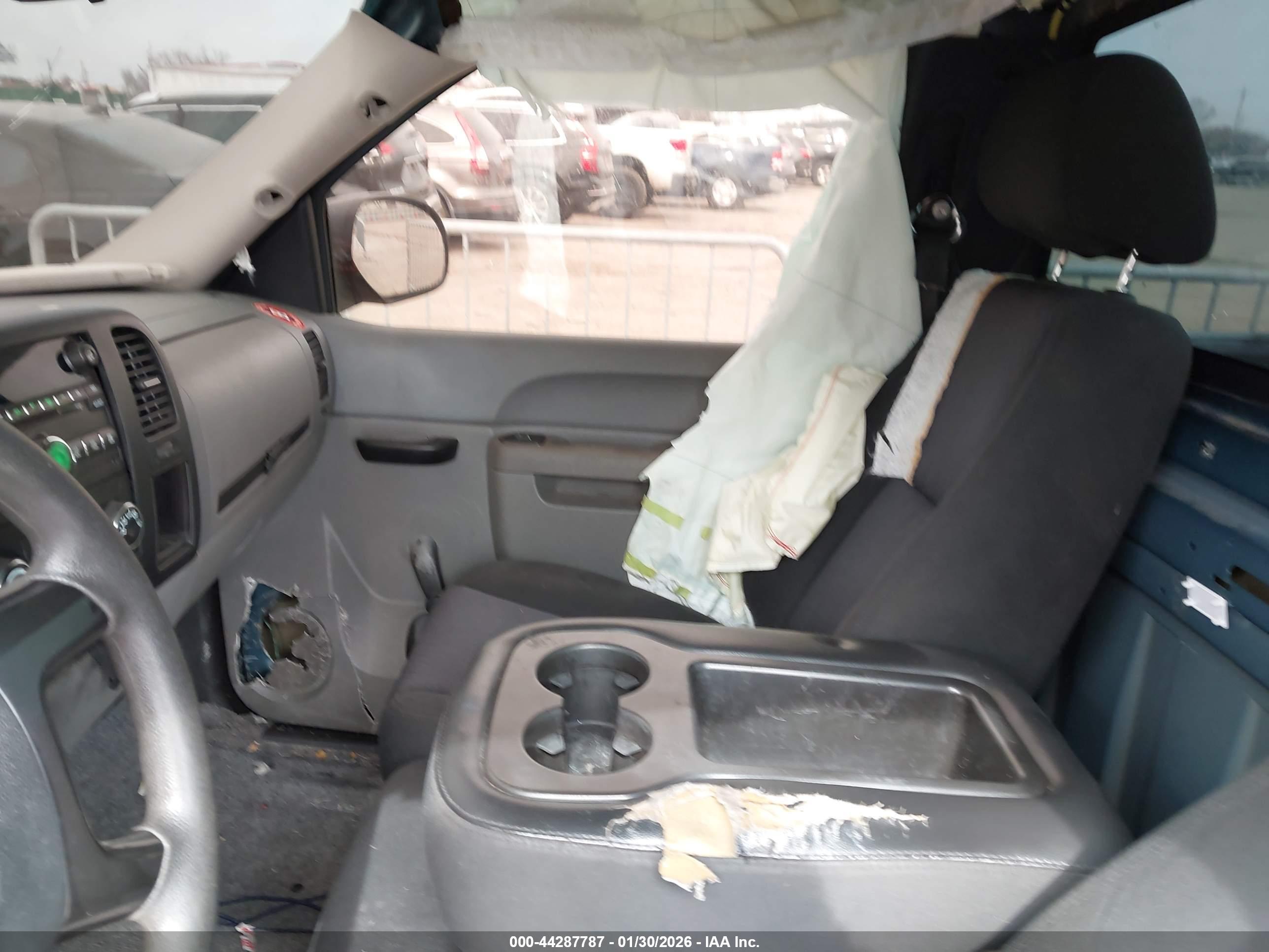 CHEVROLET SILVERADO image 8